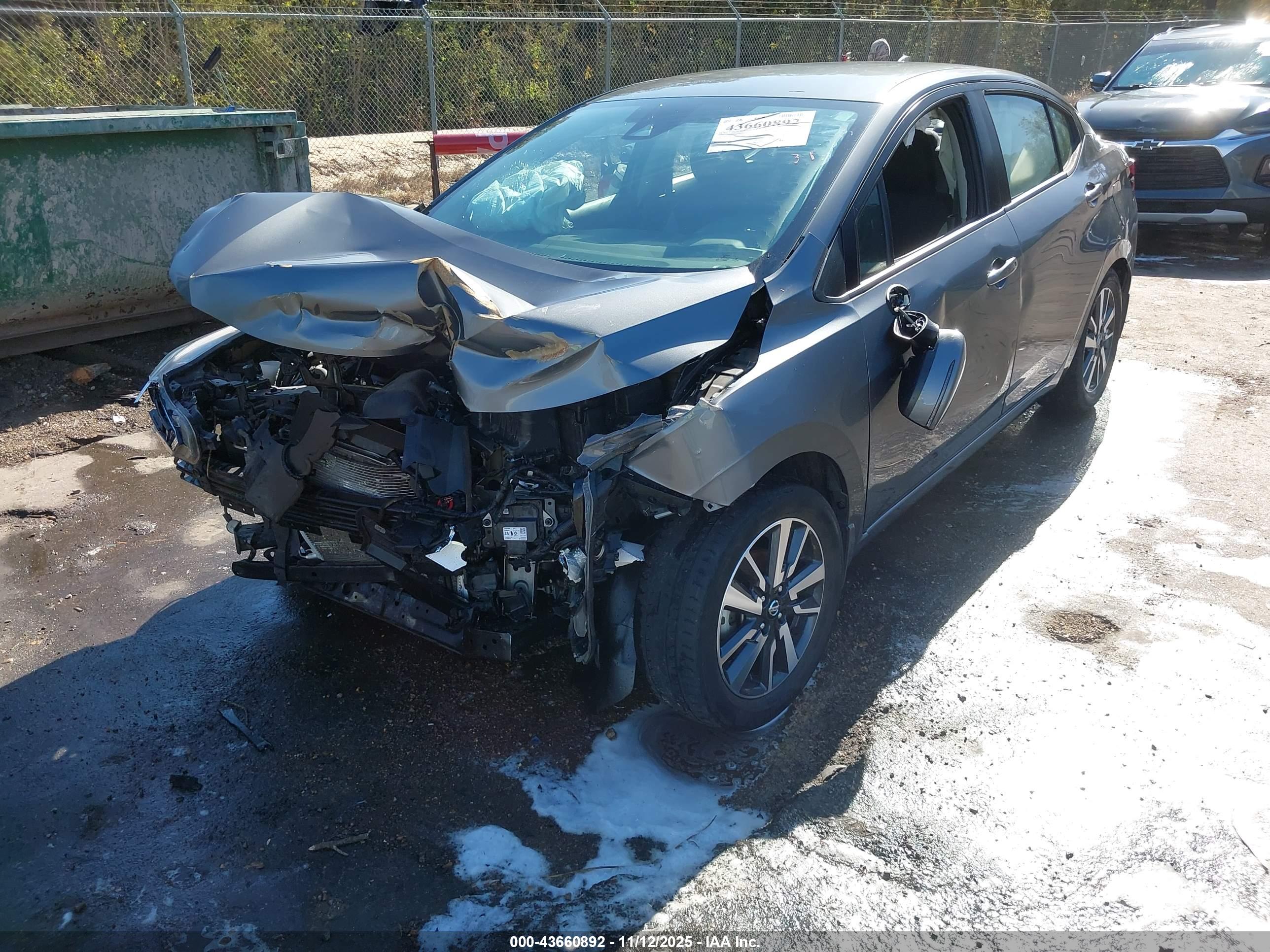 NISSAN VERSA image 6
