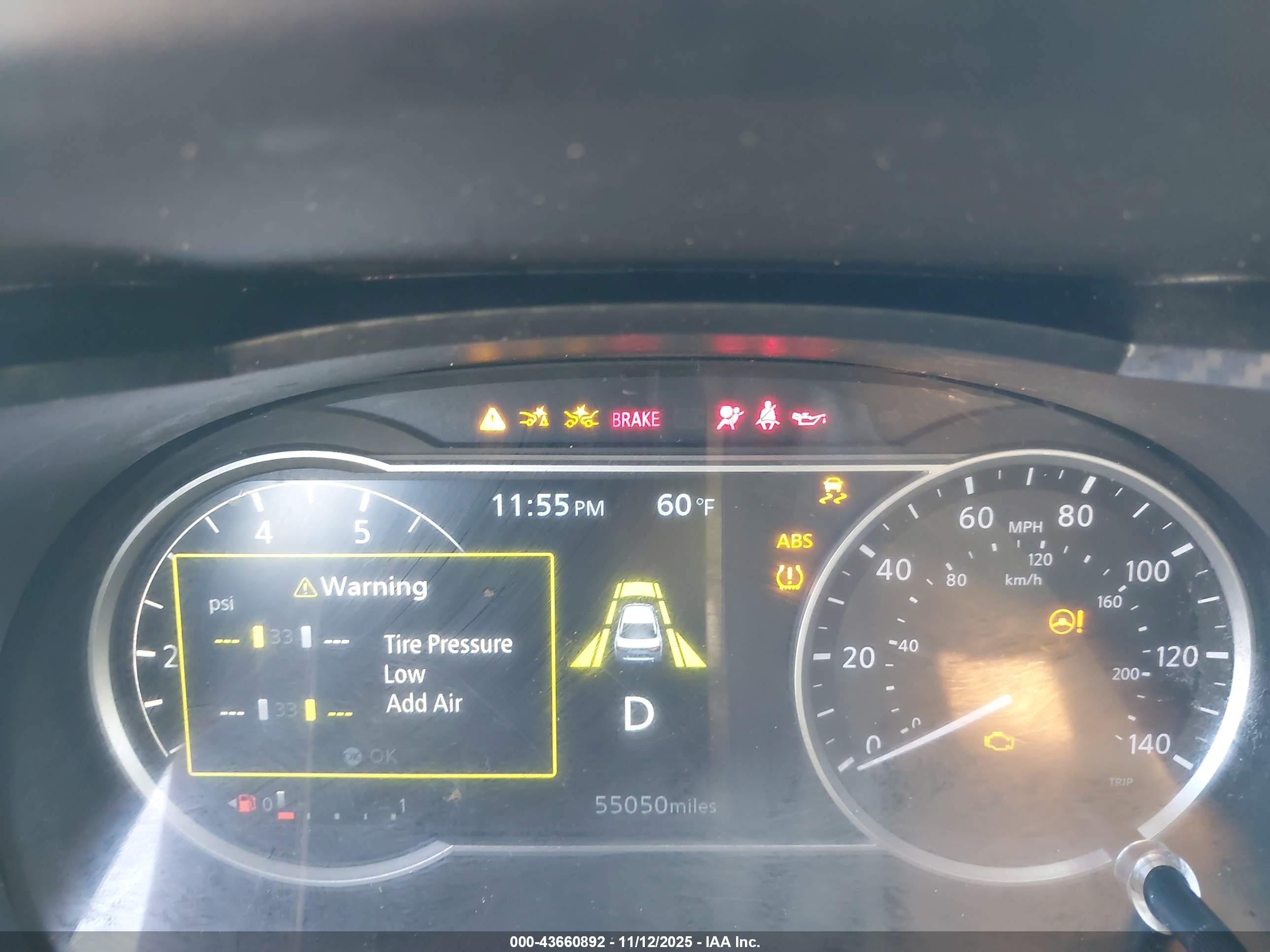 NISSAN VERSA image 7