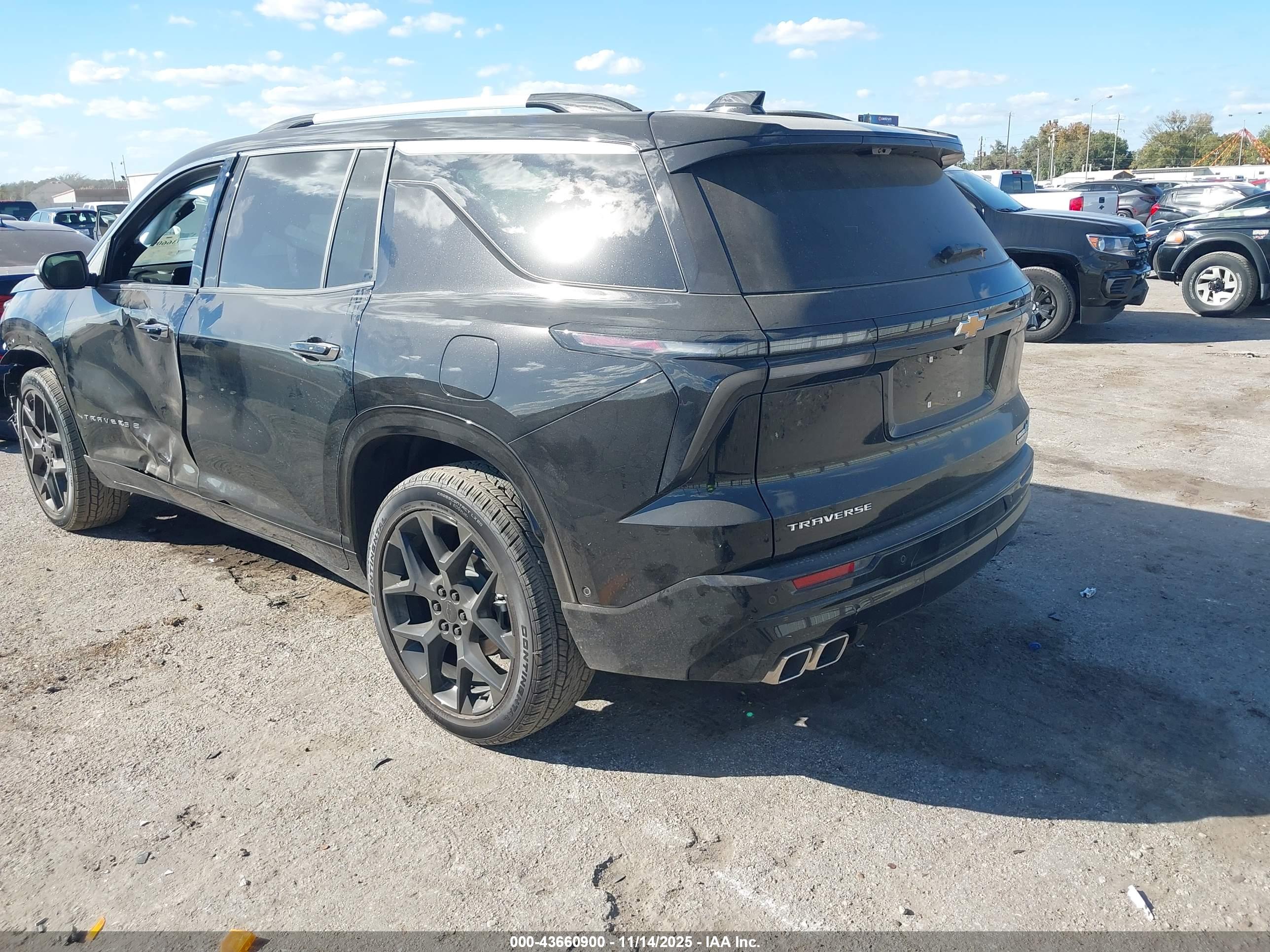CHEVROLET TRAVERSE image 3