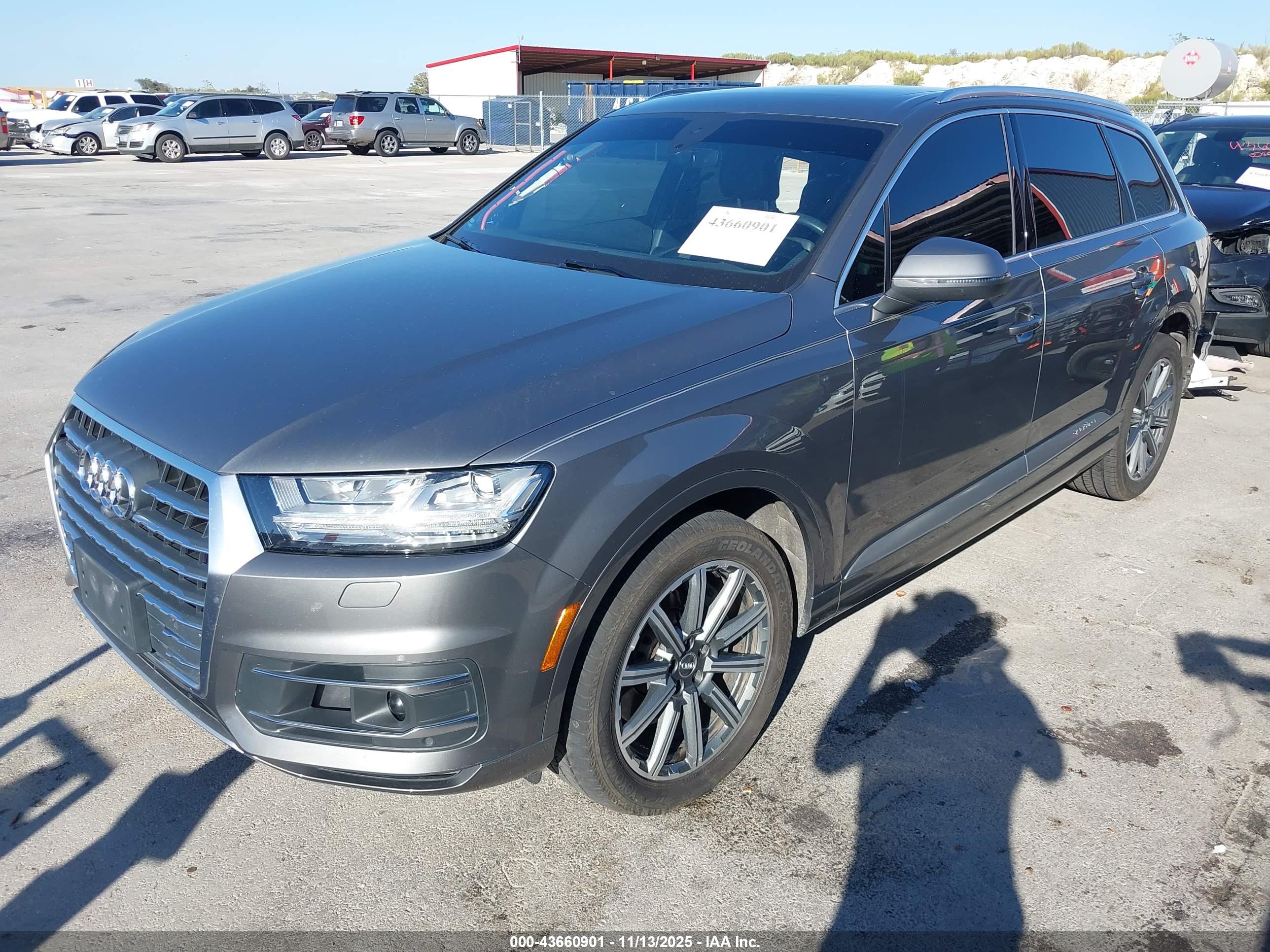 AUDI Q7 image 2