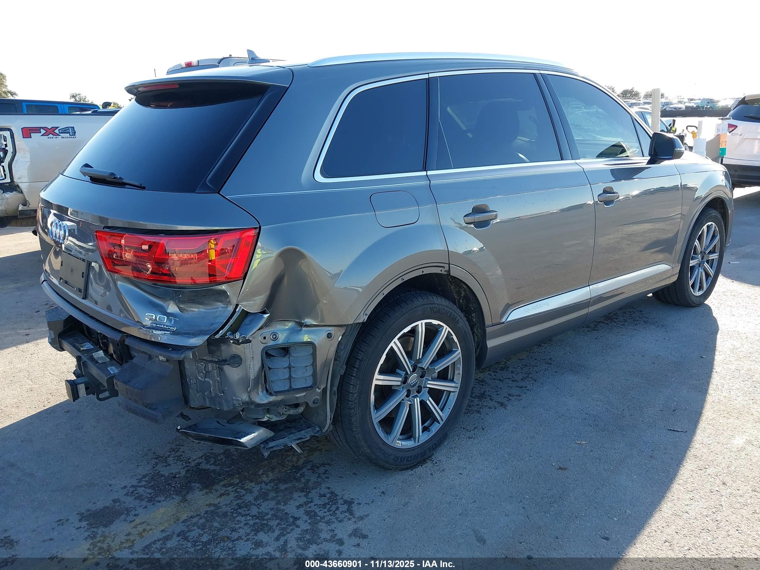 AUDI Q7 image 4