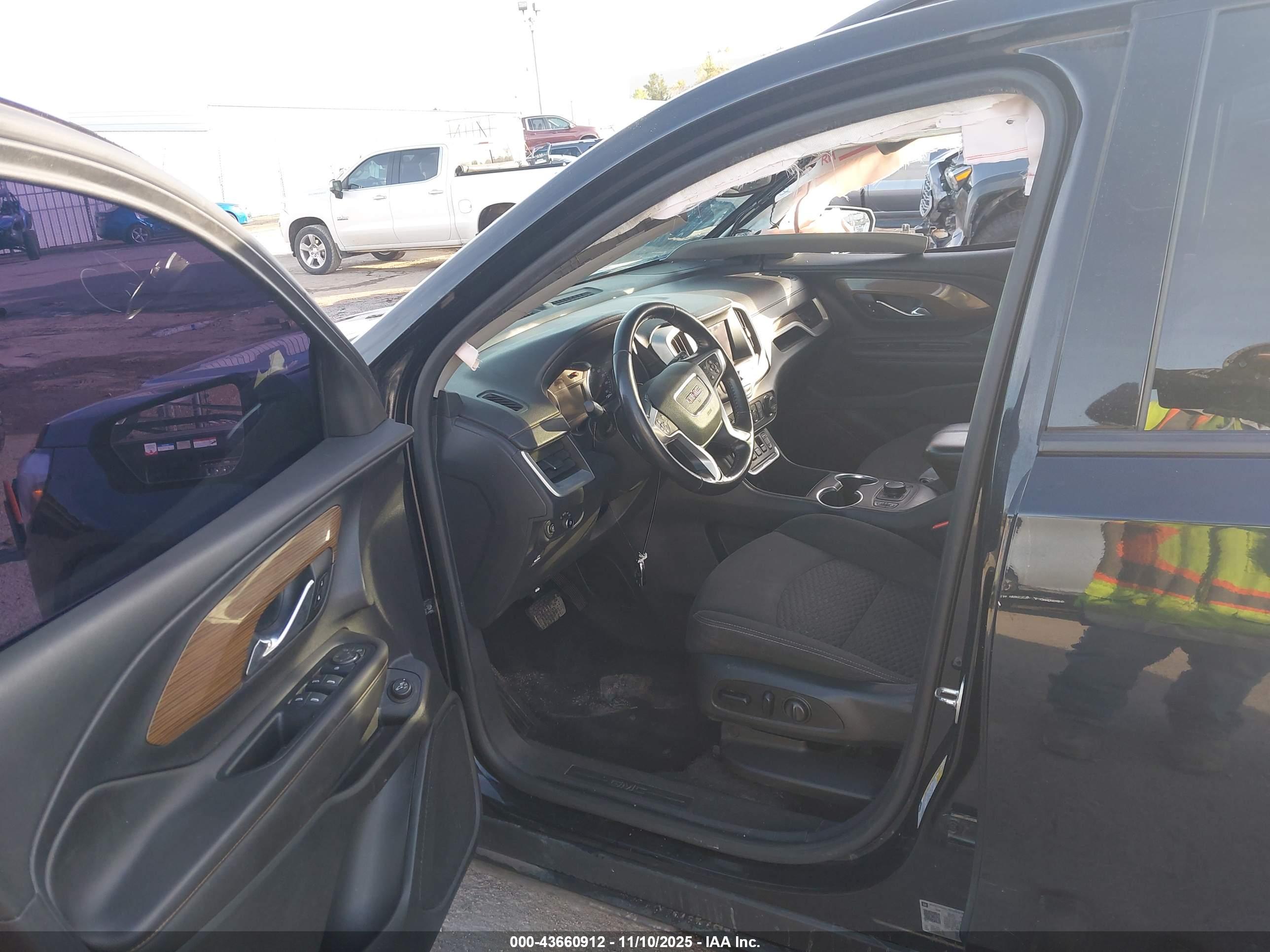 GMC TERRAIN image 5