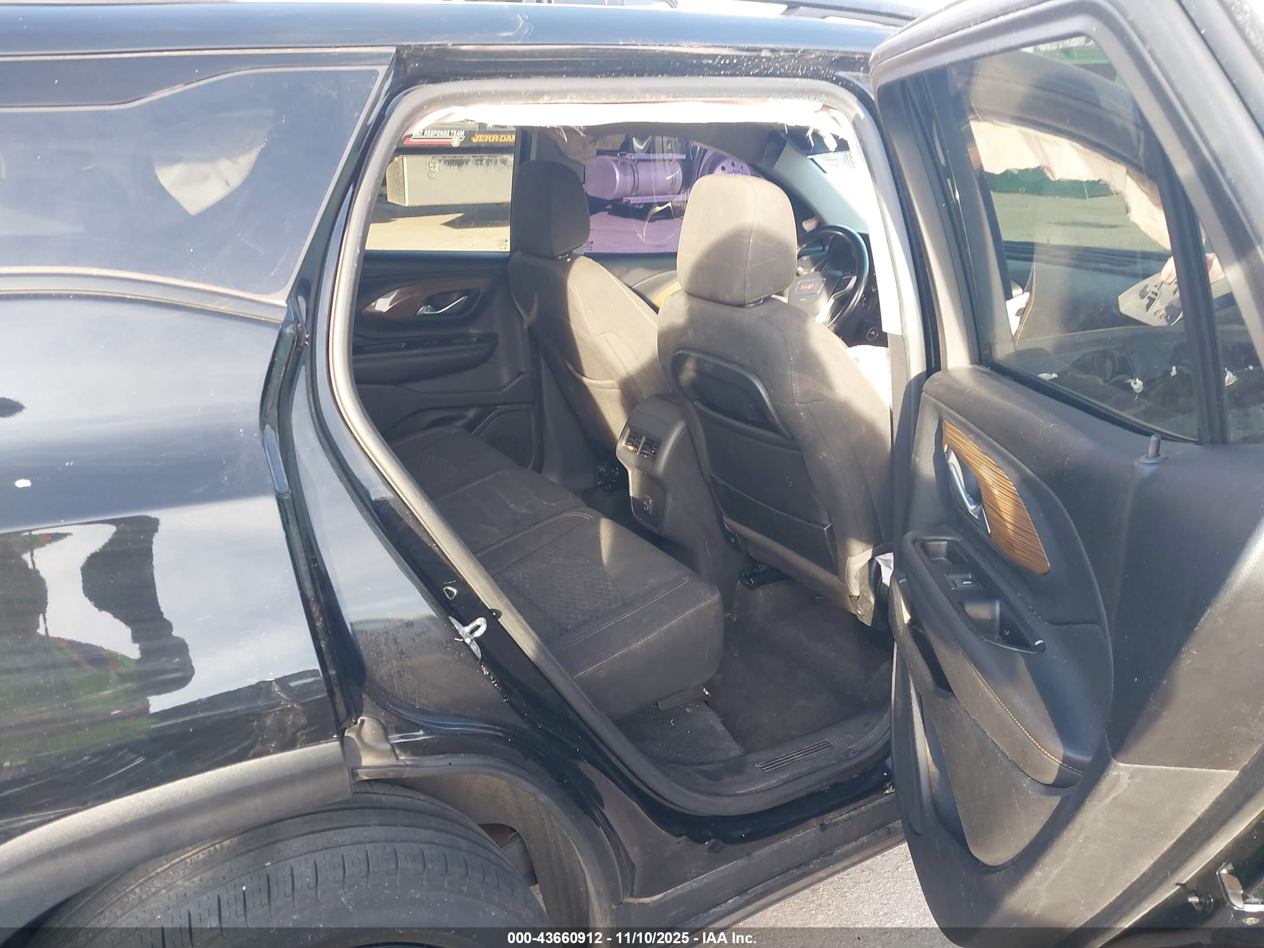 GMC TERRAIN image 8