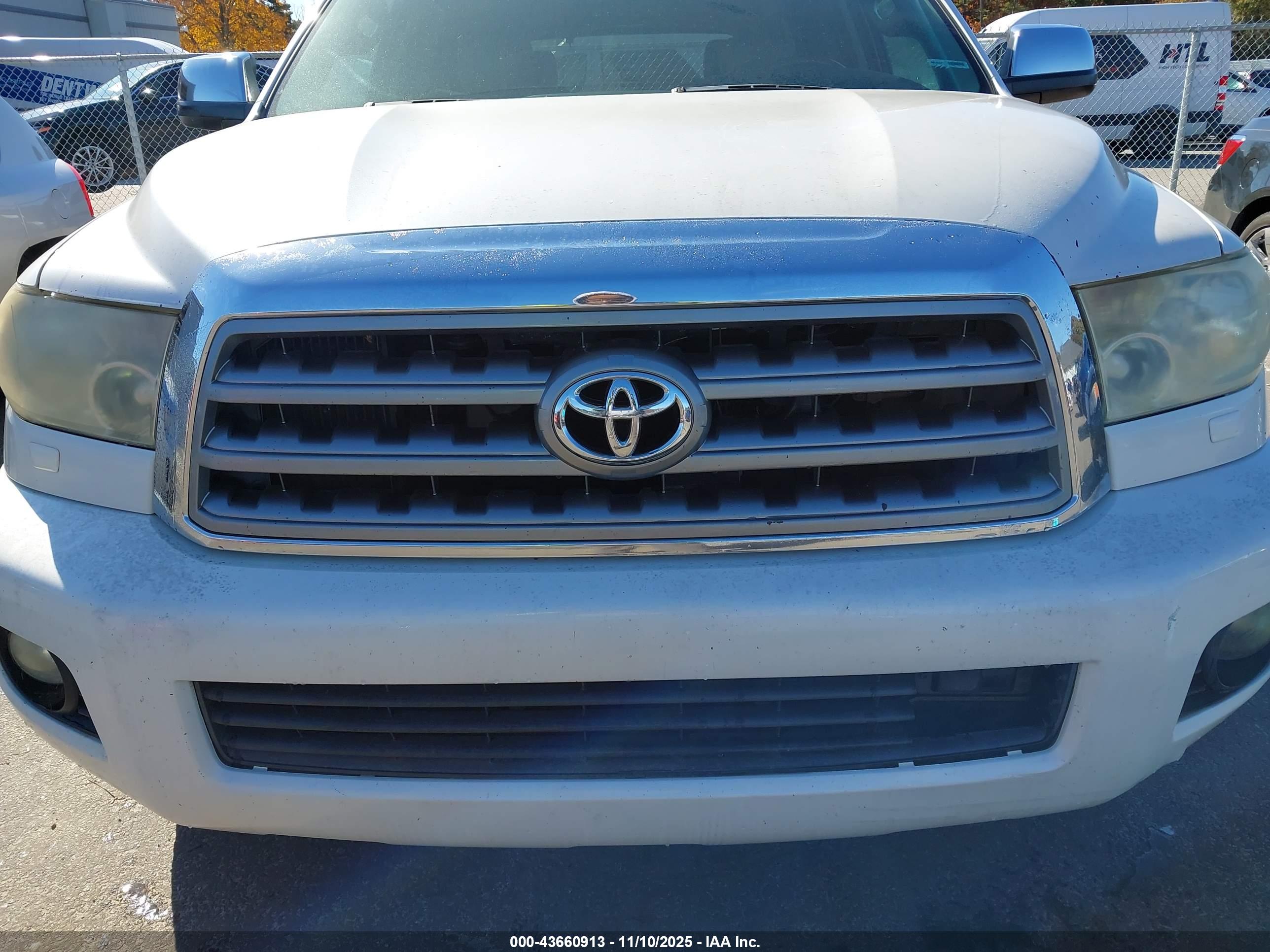 TOYOTA SEQUOIA image 6