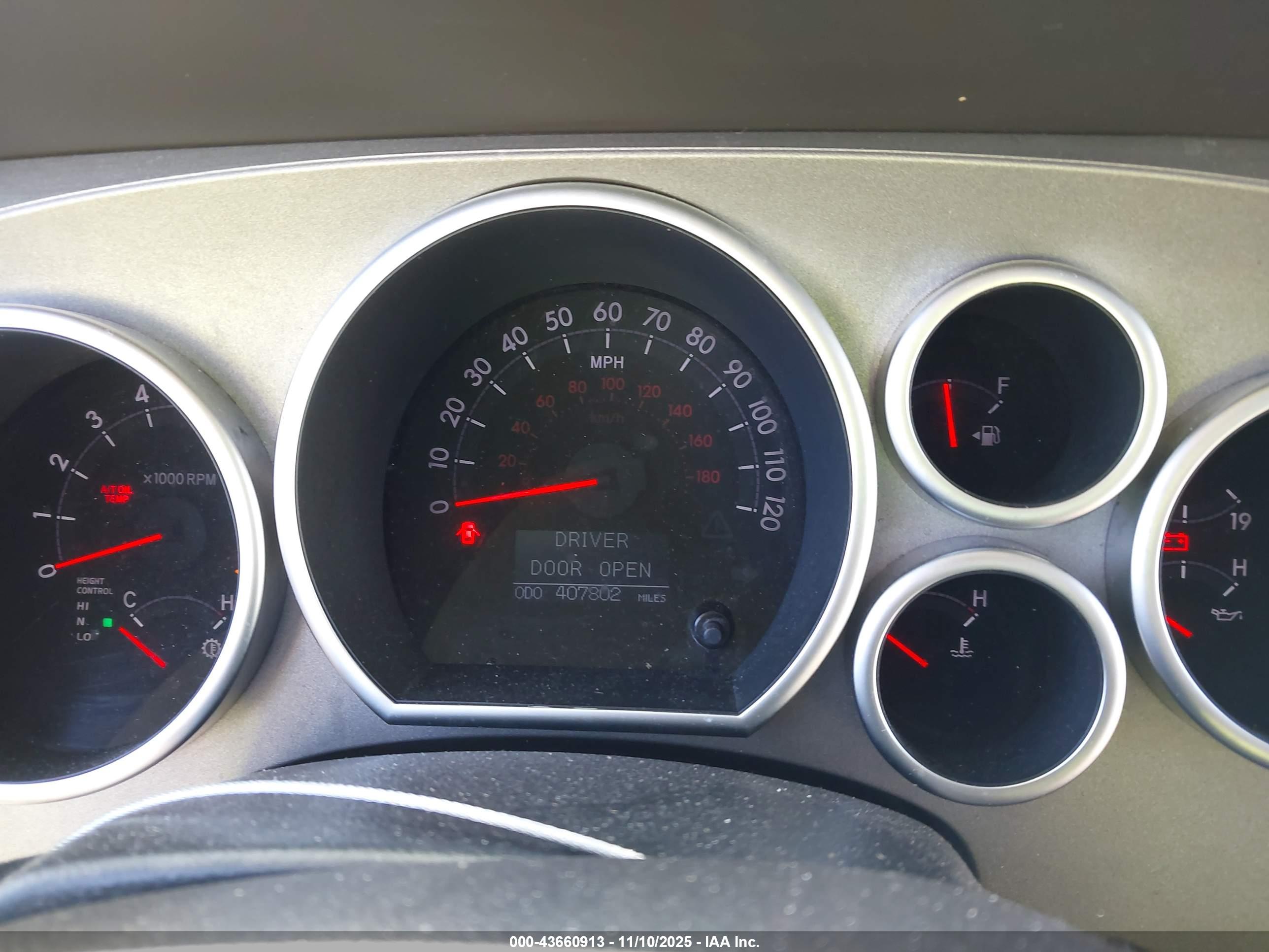 TOYOTA SEQUOIA image 7