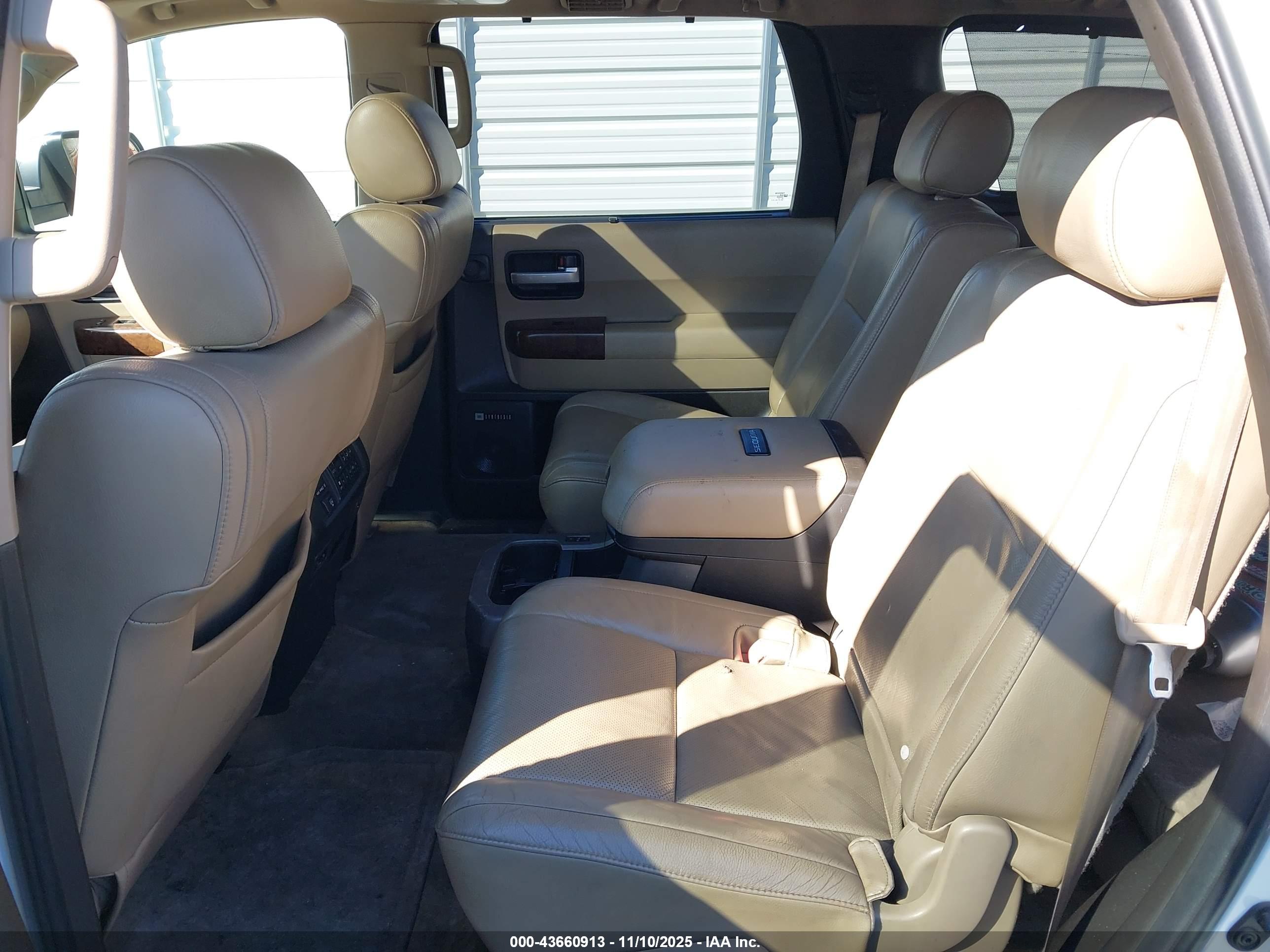 TOYOTA SEQUOIA image 8