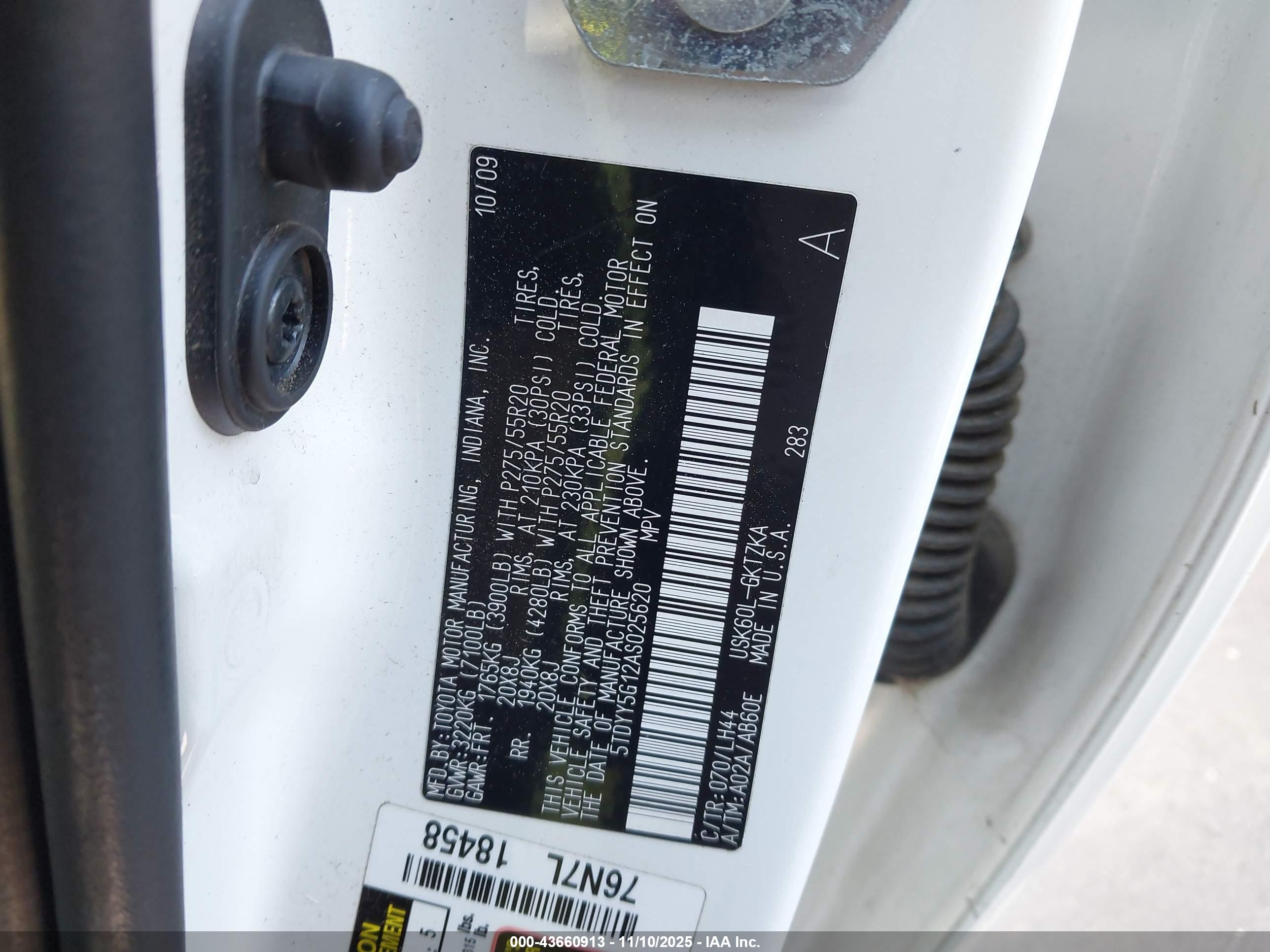 TOYOTA SEQUOIA image 9