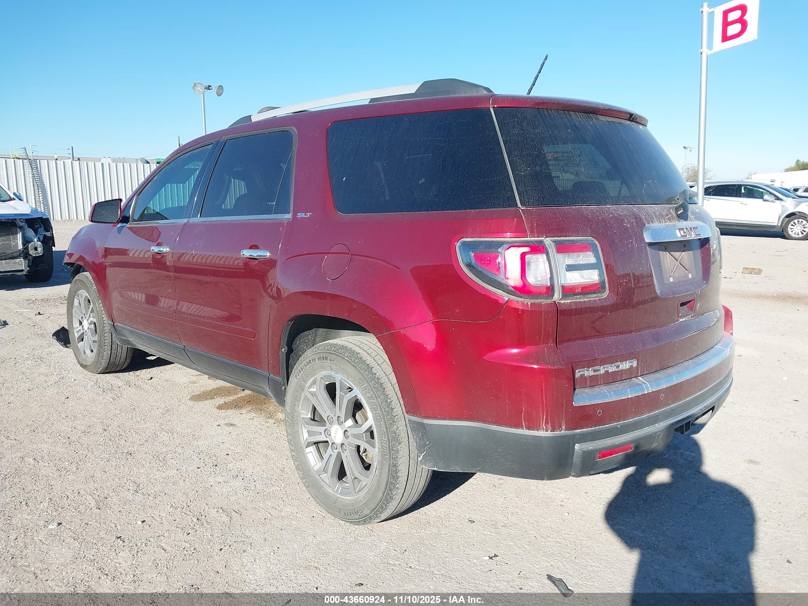 GMC ACADIA image 3