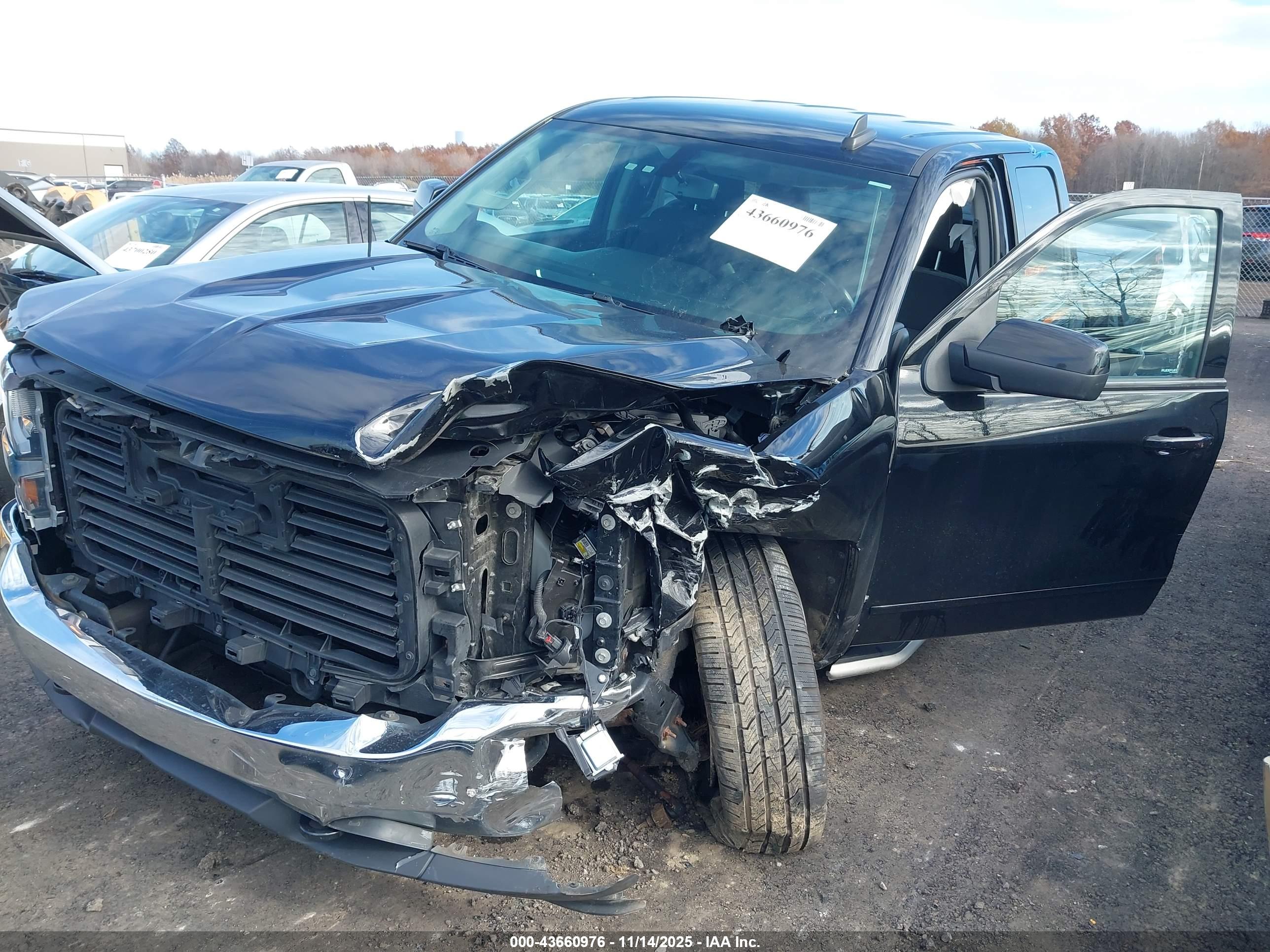 CHEVROLET SILVERADO image 2