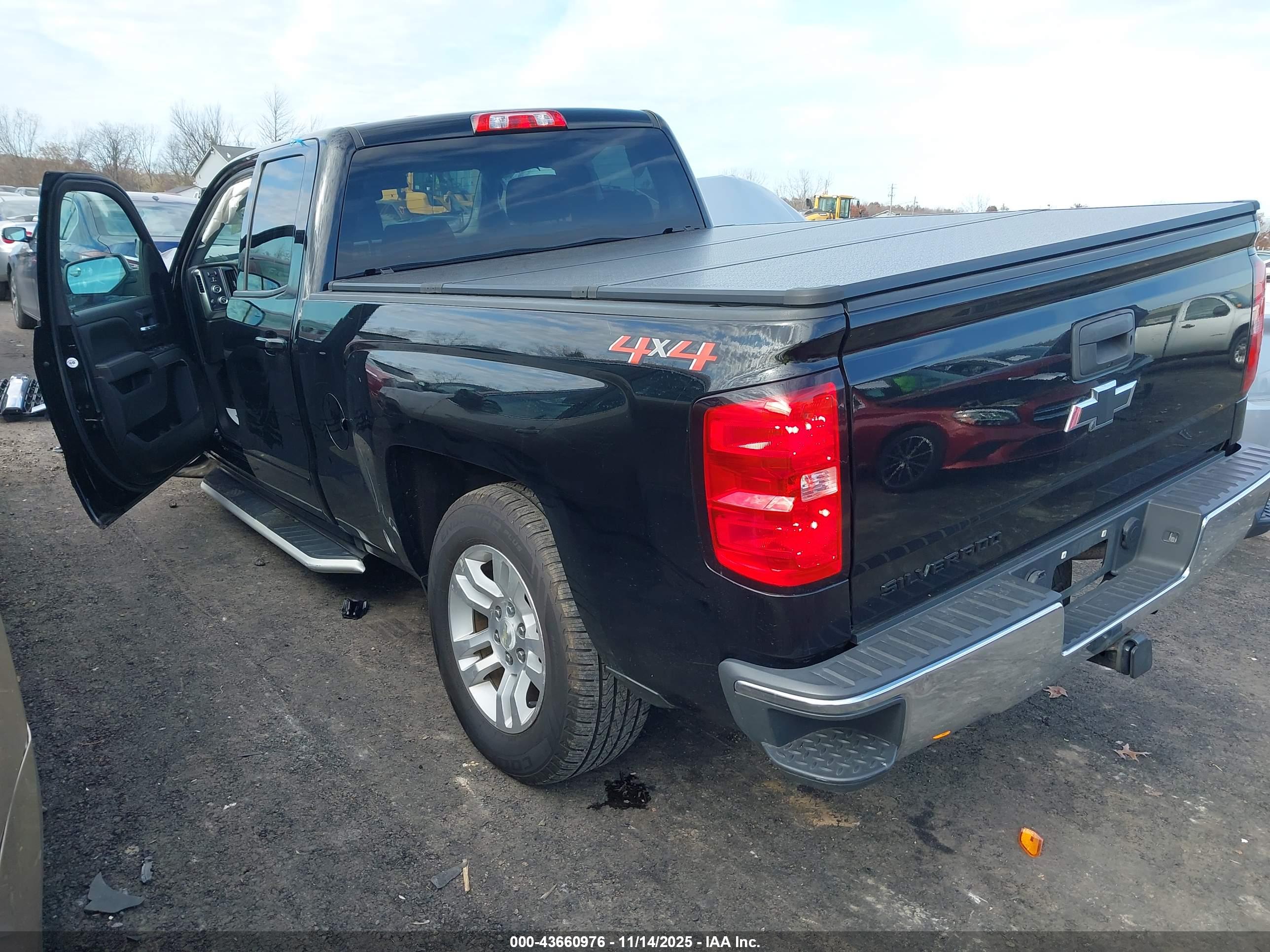 CHEVROLET SILVERADO image 3