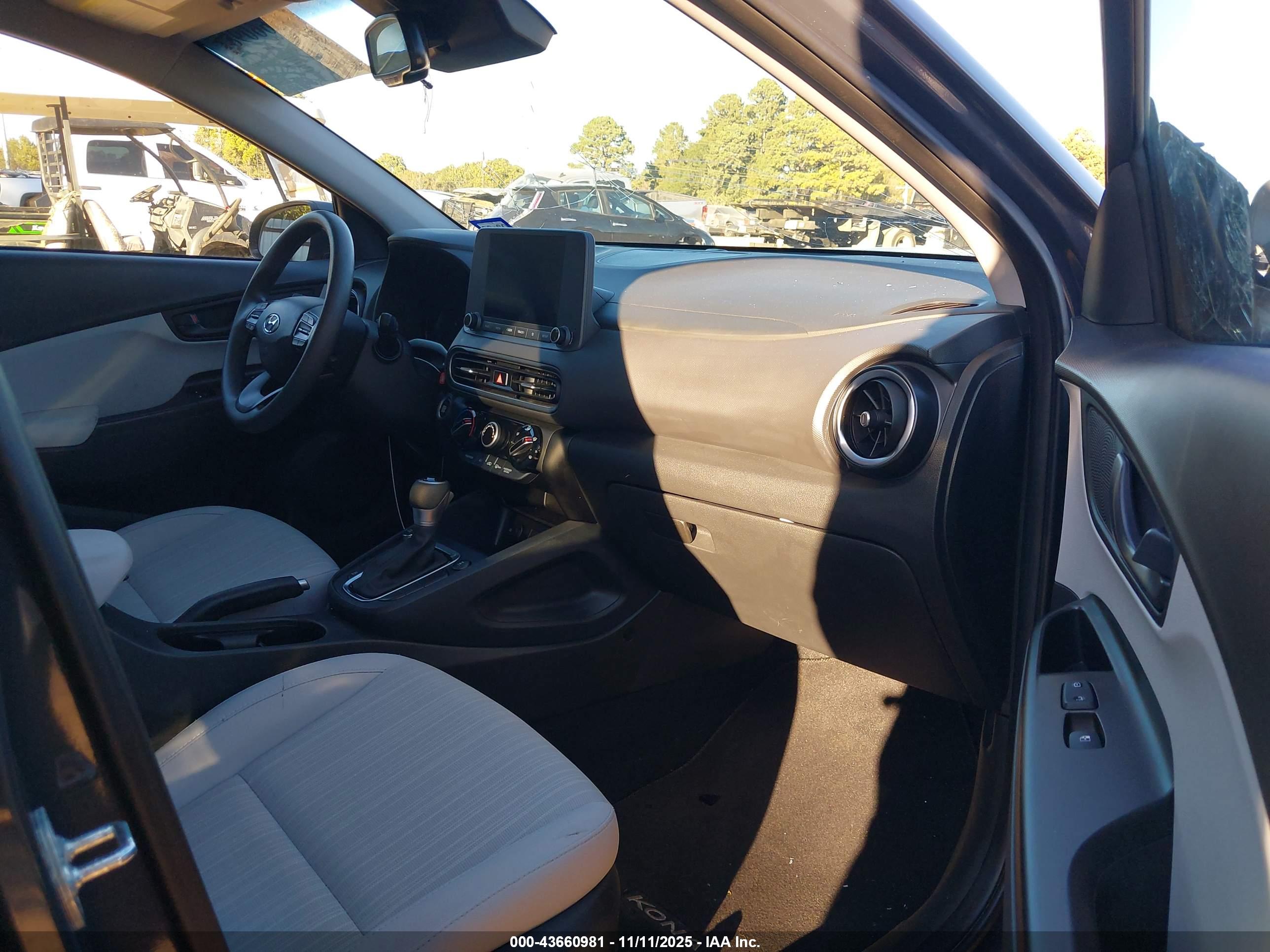 HYUNDAI KONA image 5