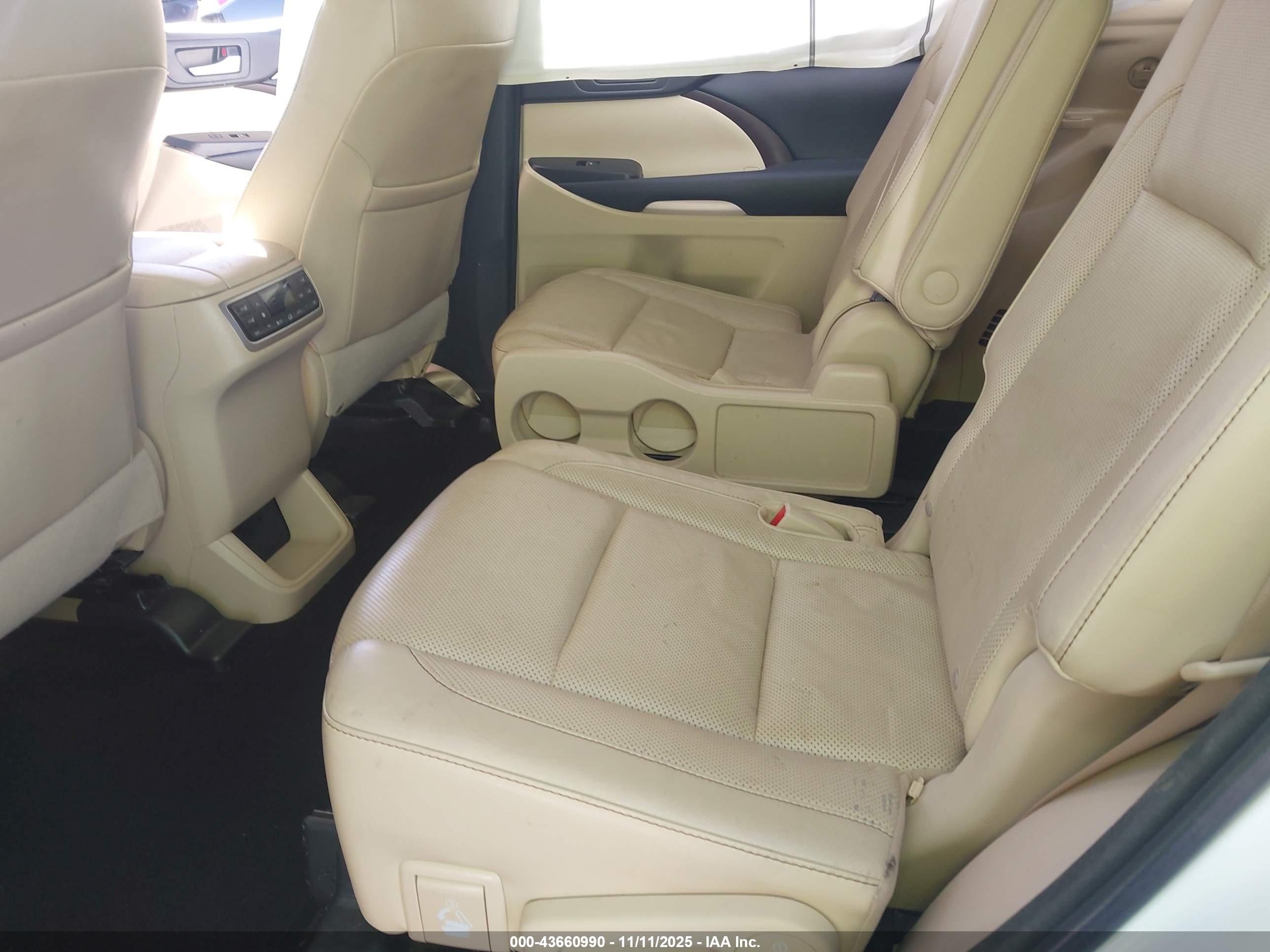 TOYOTA HIGHLANDER image 8