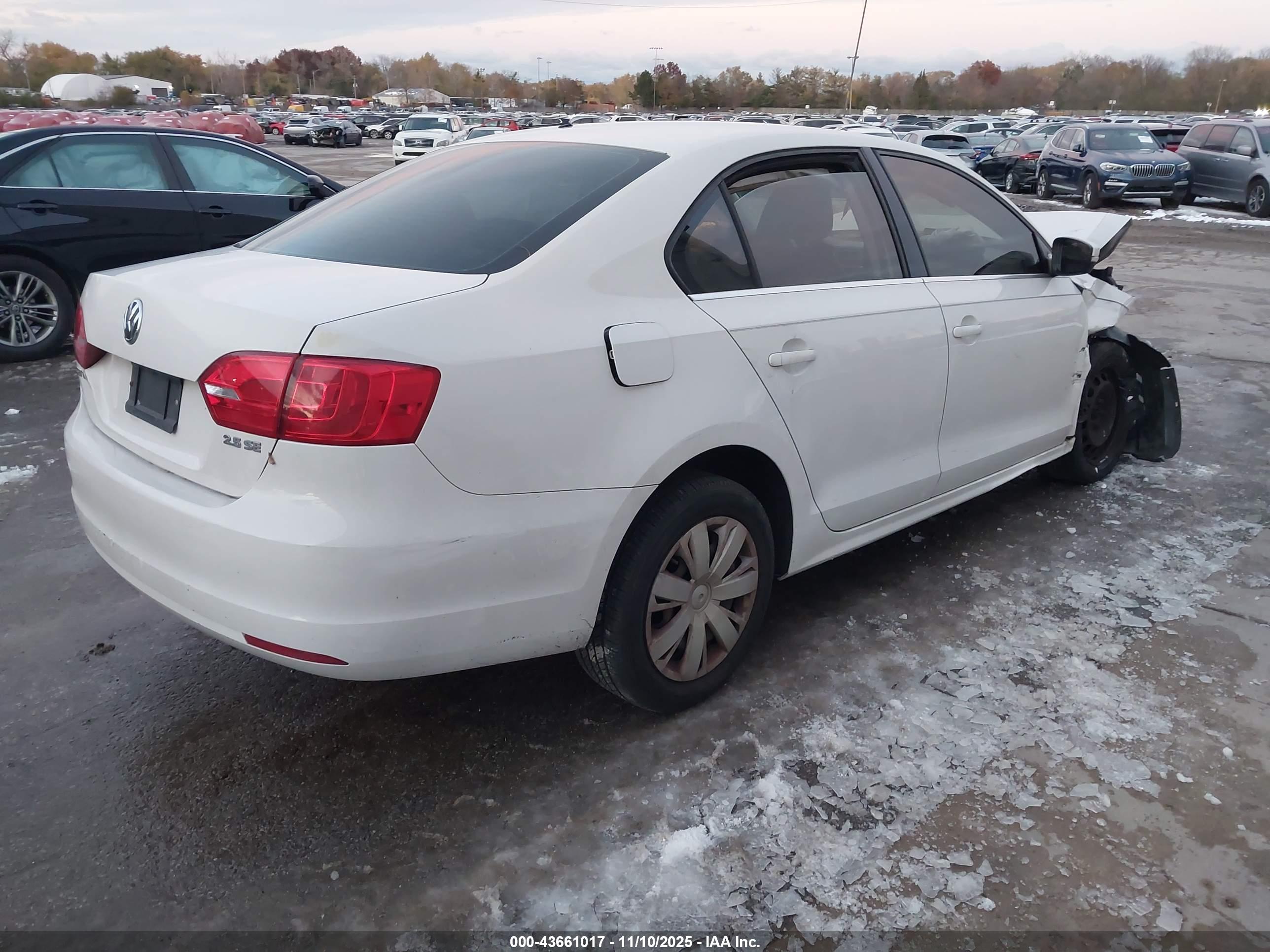 VOLKSWAGEN JETTA image 4