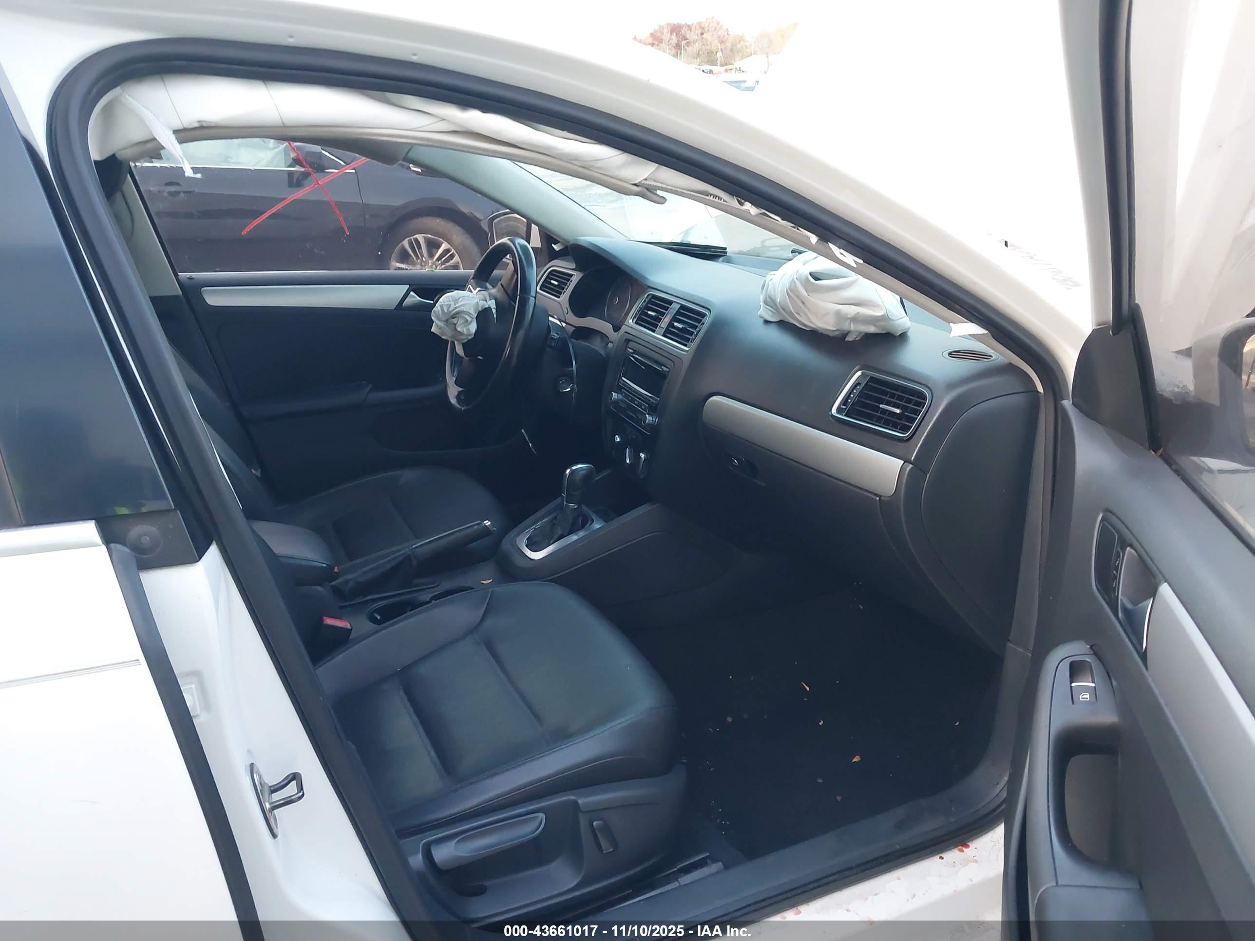 VOLKSWAGEN JETTA image 5