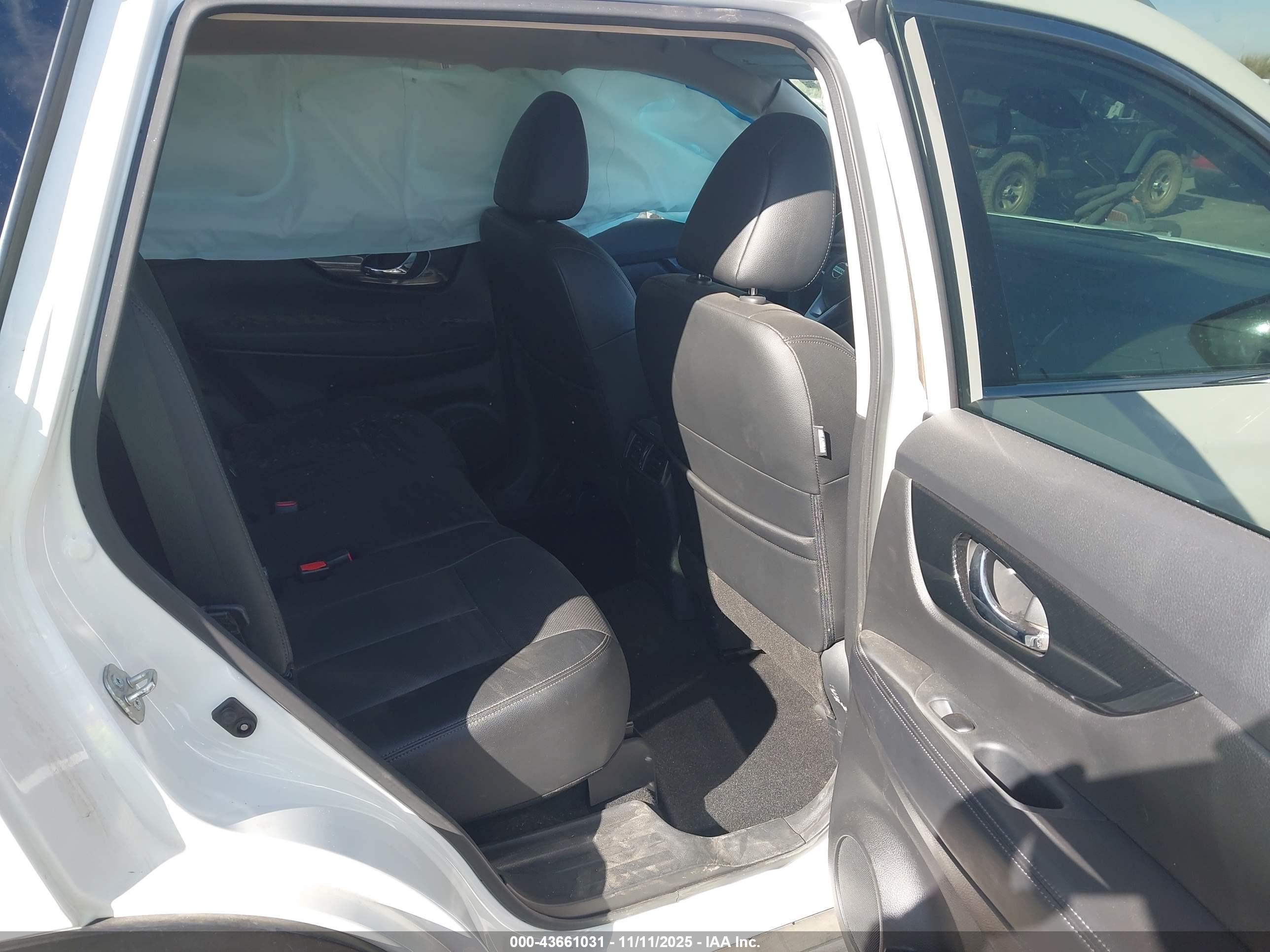 NISSAN ROGUE image 8