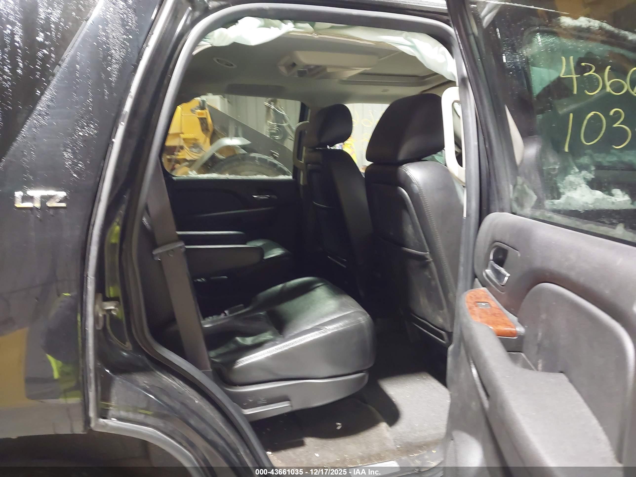 CHEVROLET TAHOE image 8