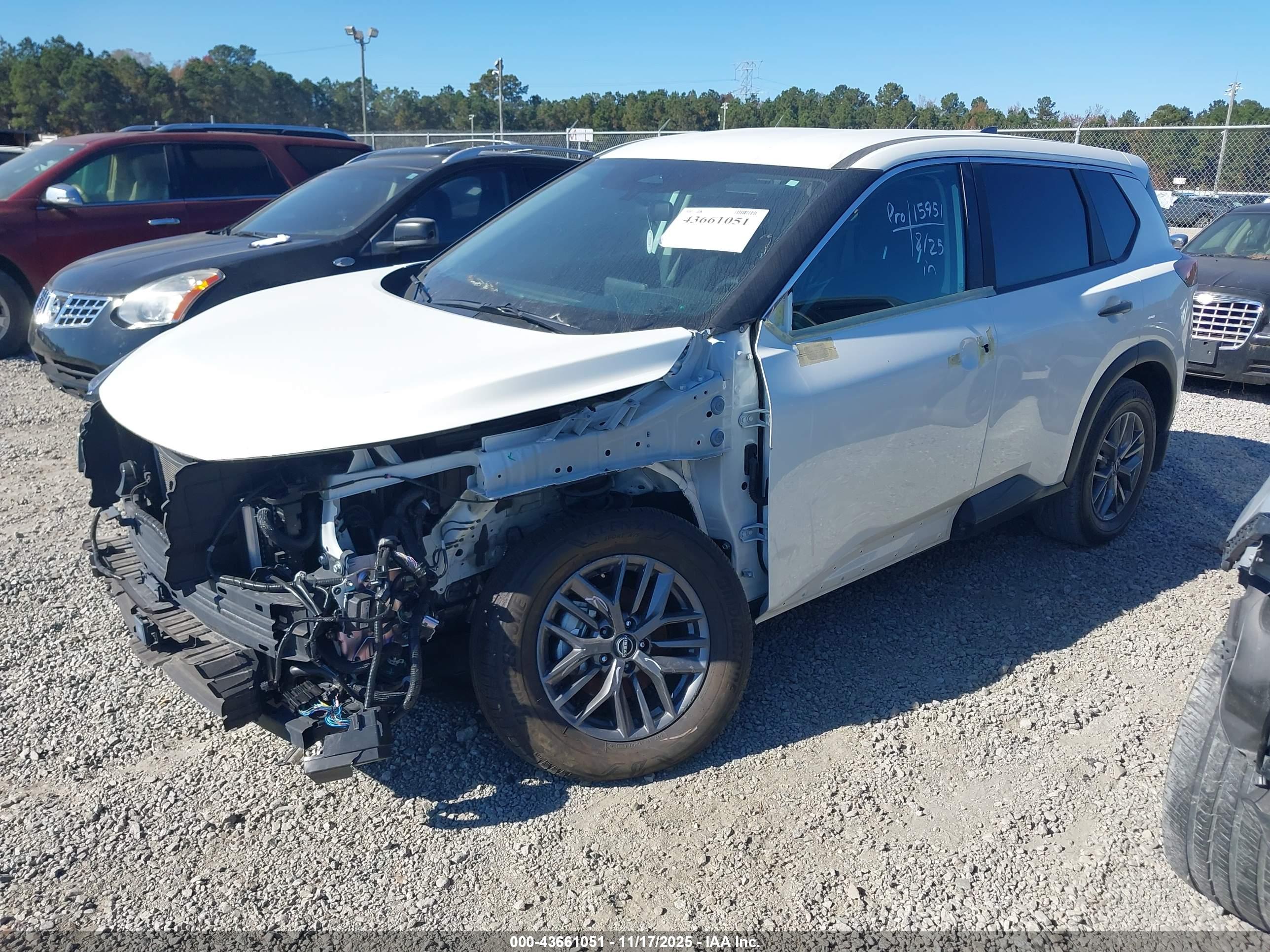 NISSAN ROGUE image 2