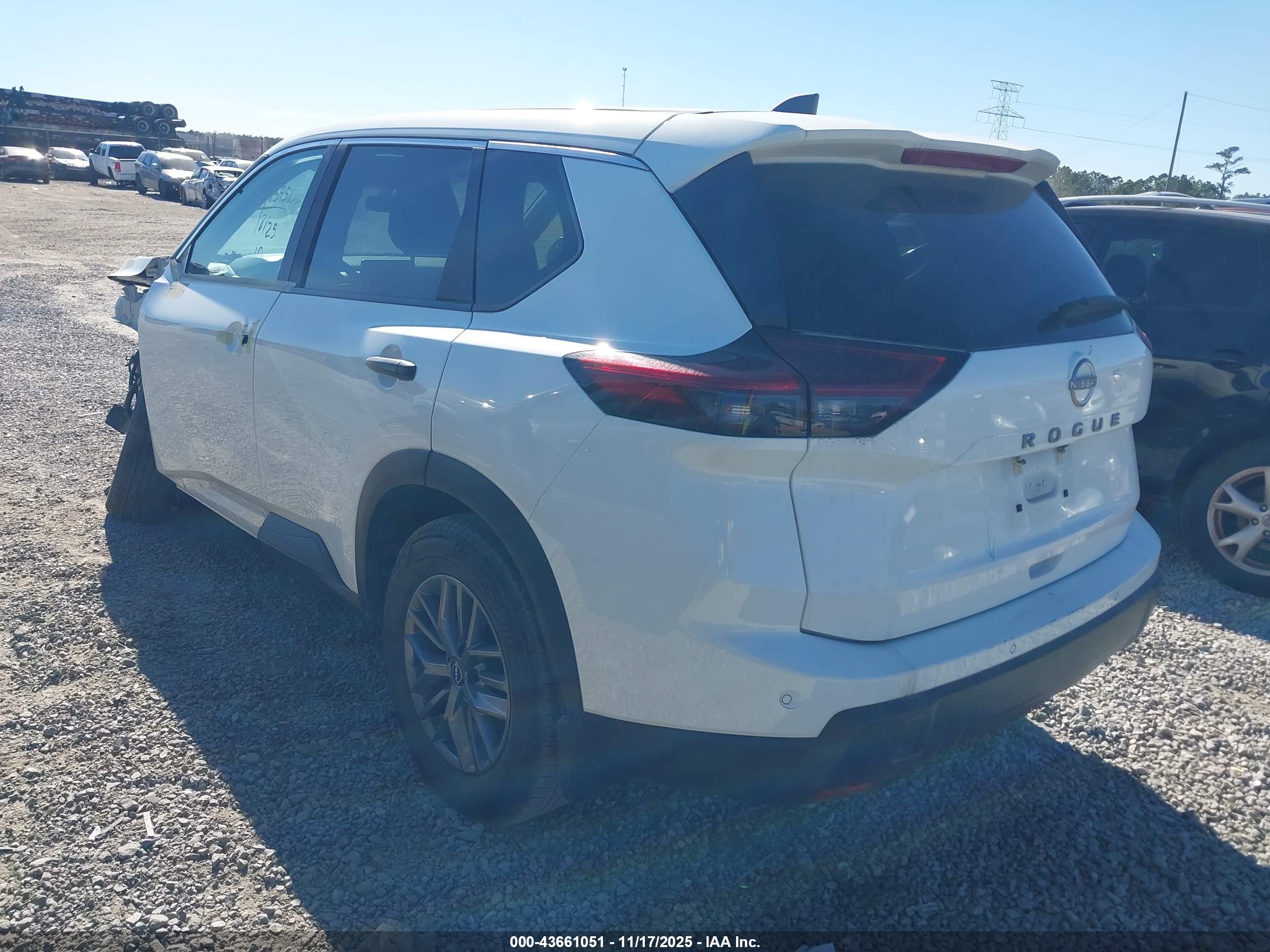 NISSAN ROGUE image 3