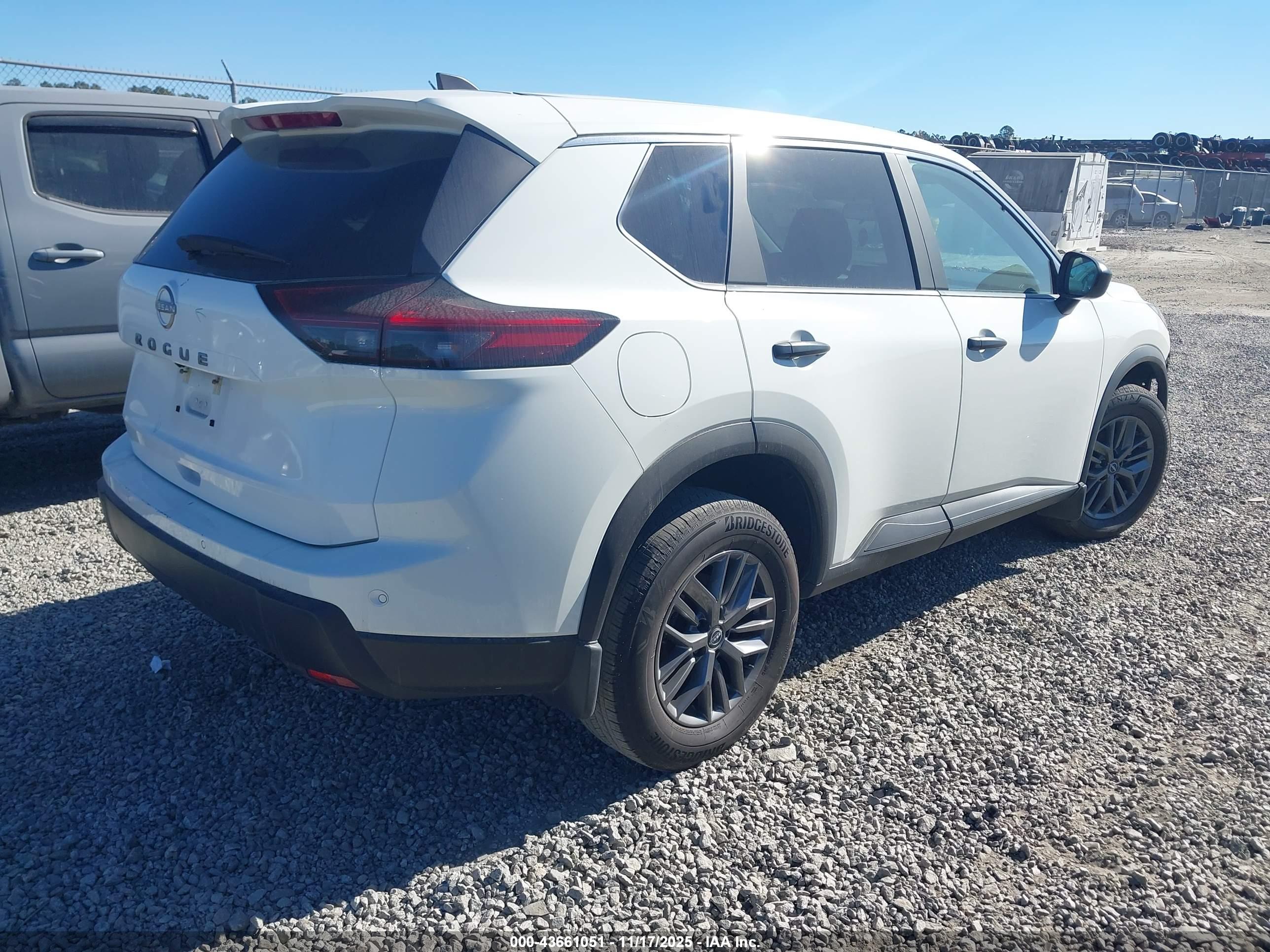 NISSAN ROGUE image 4