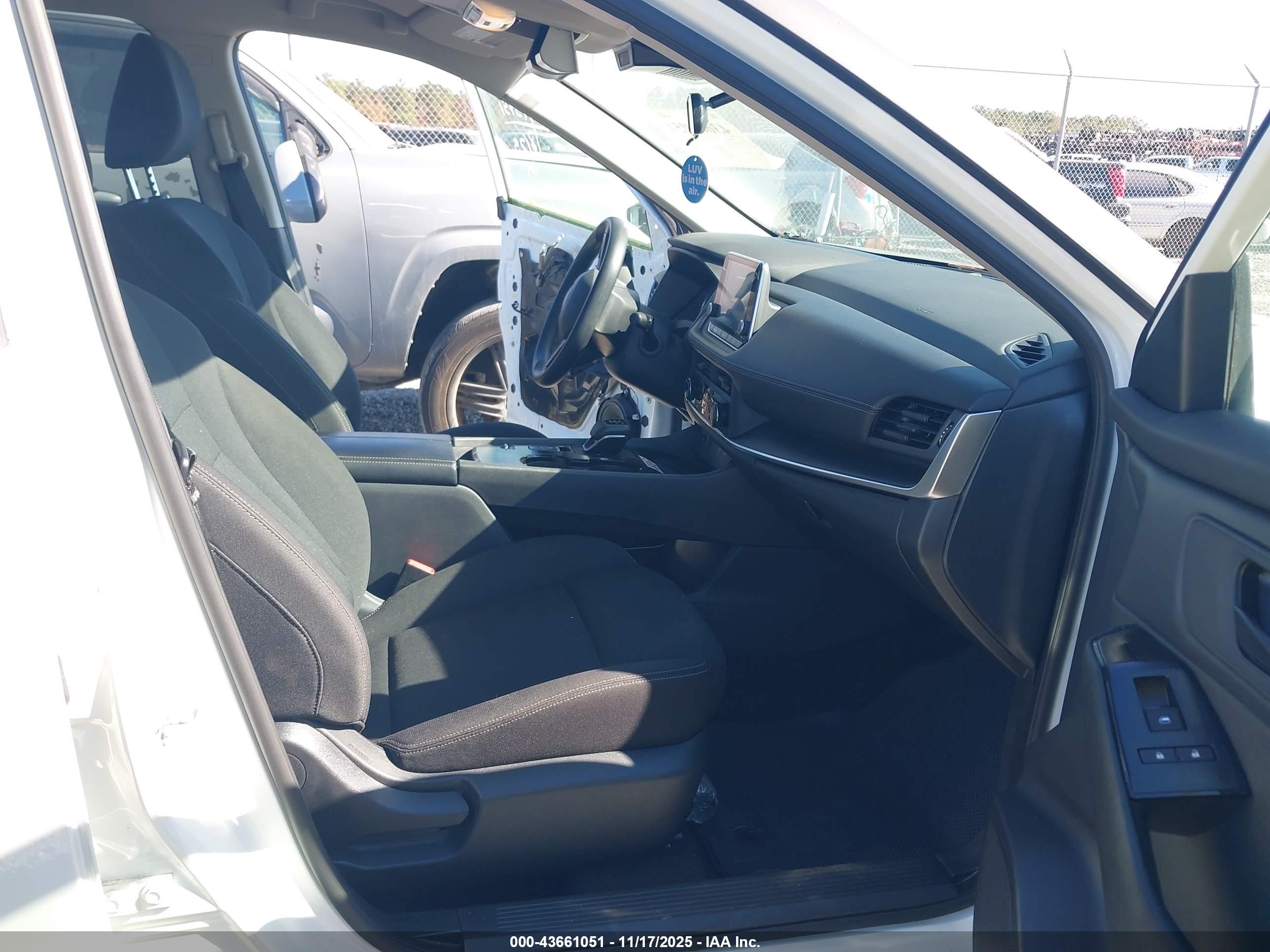 NISSAN ROGUE image 5