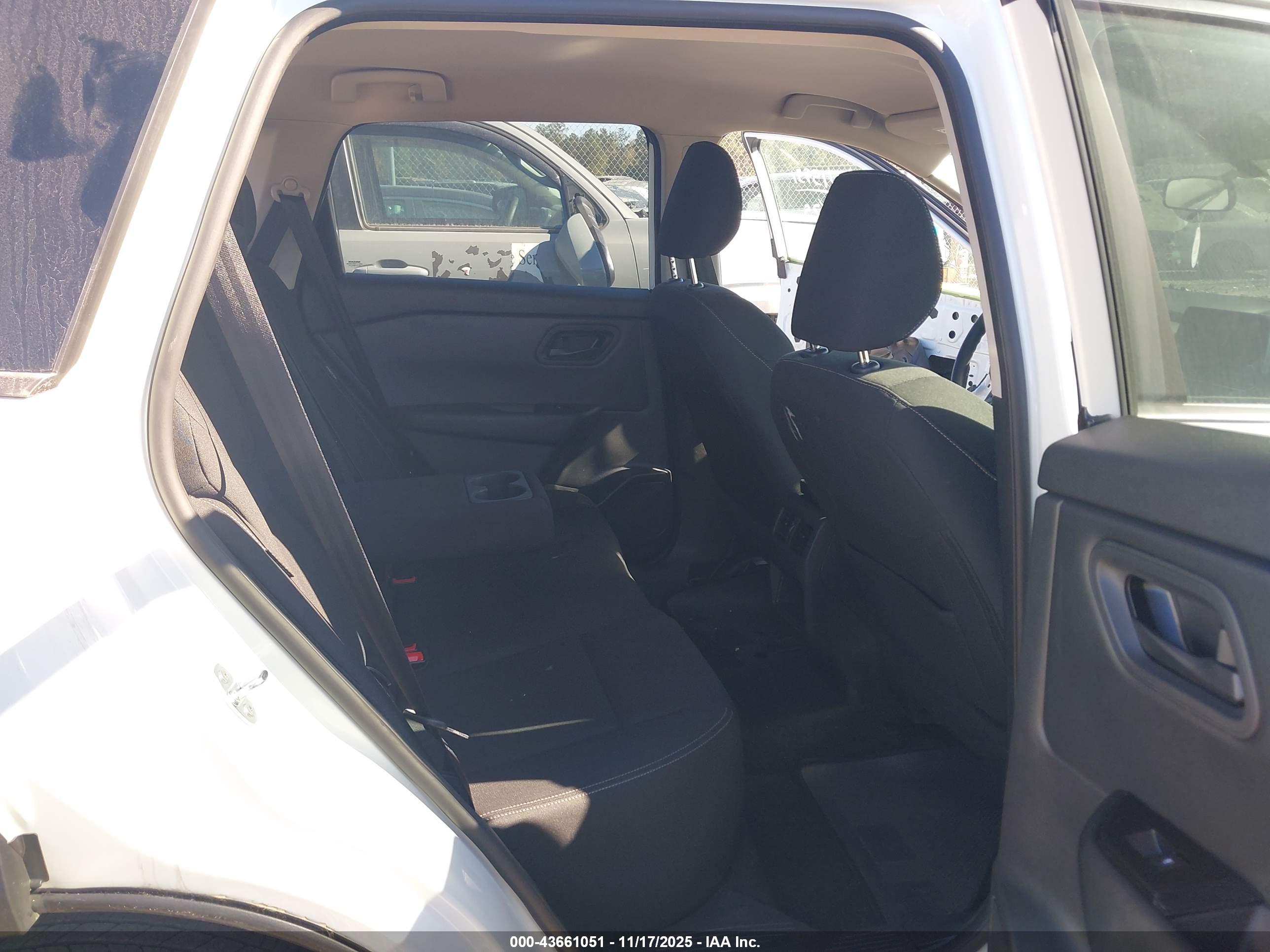NISSAN ROGUE image 8