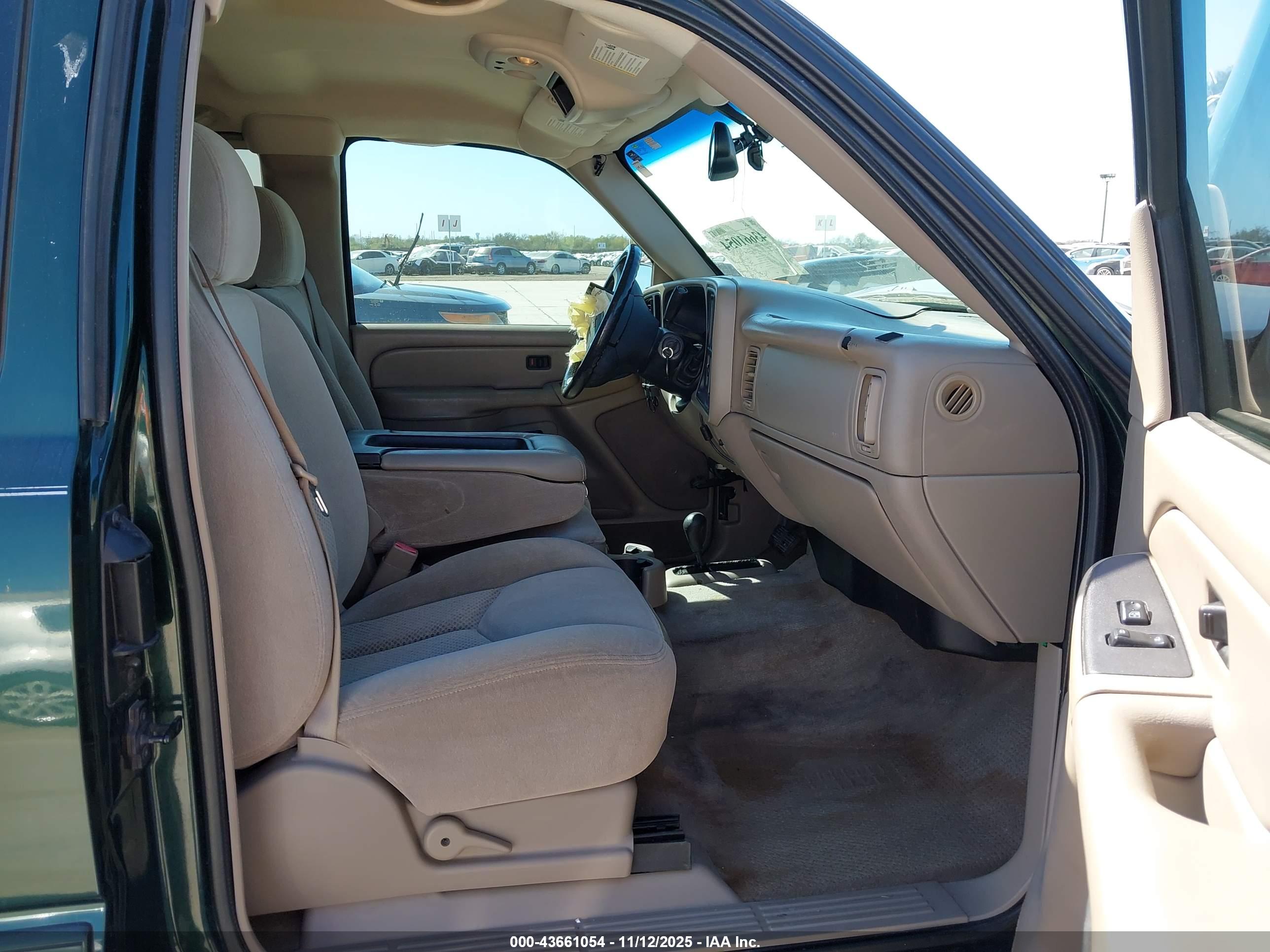CHEVROLET SILVERADO image 5