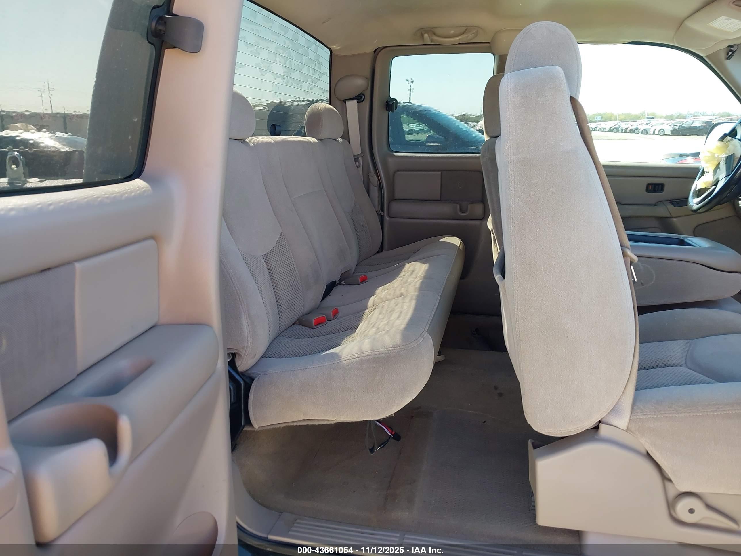 CHEVROLET SILVERADO image 8