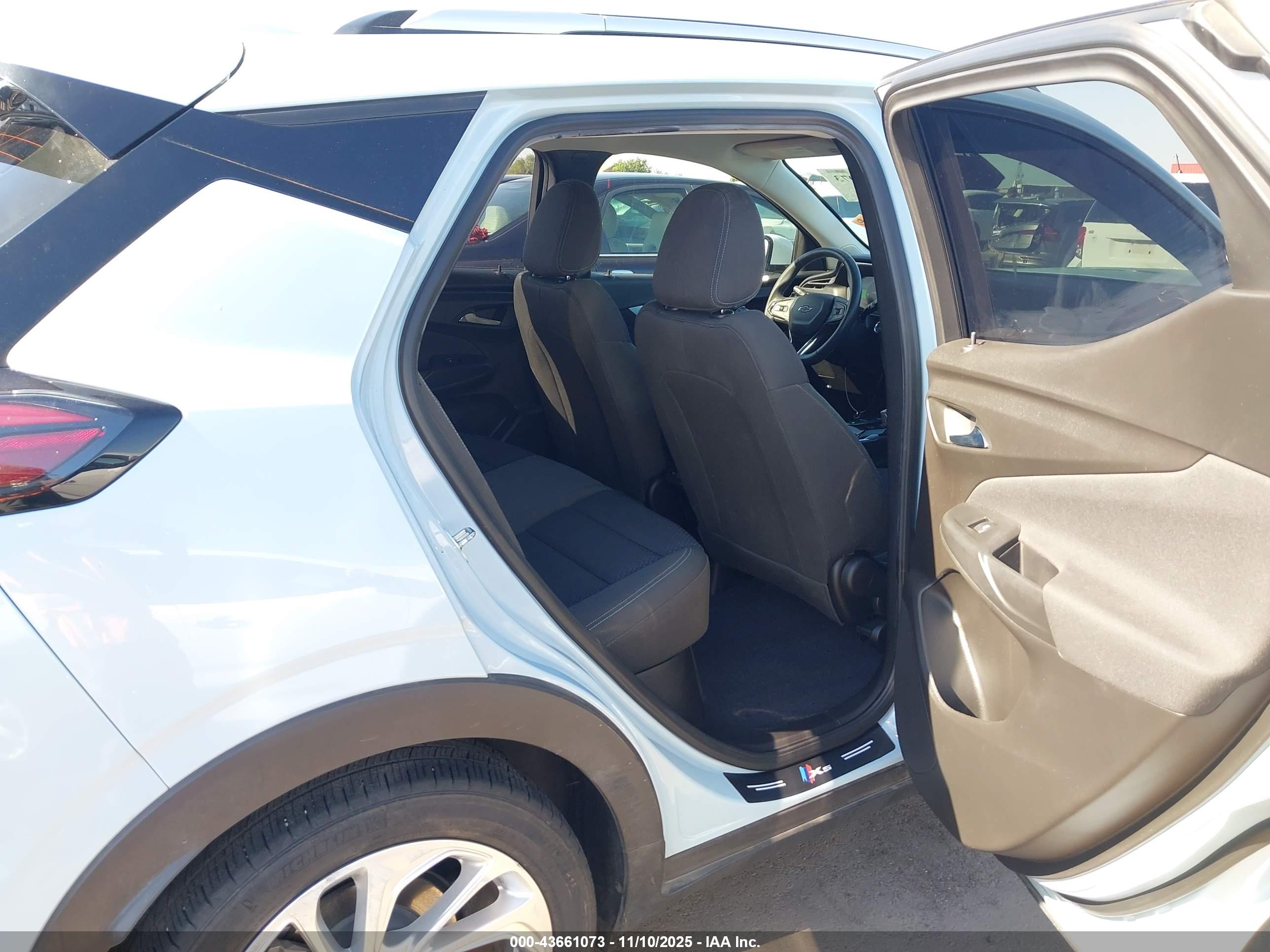 CHEVROLET BOLT image 8