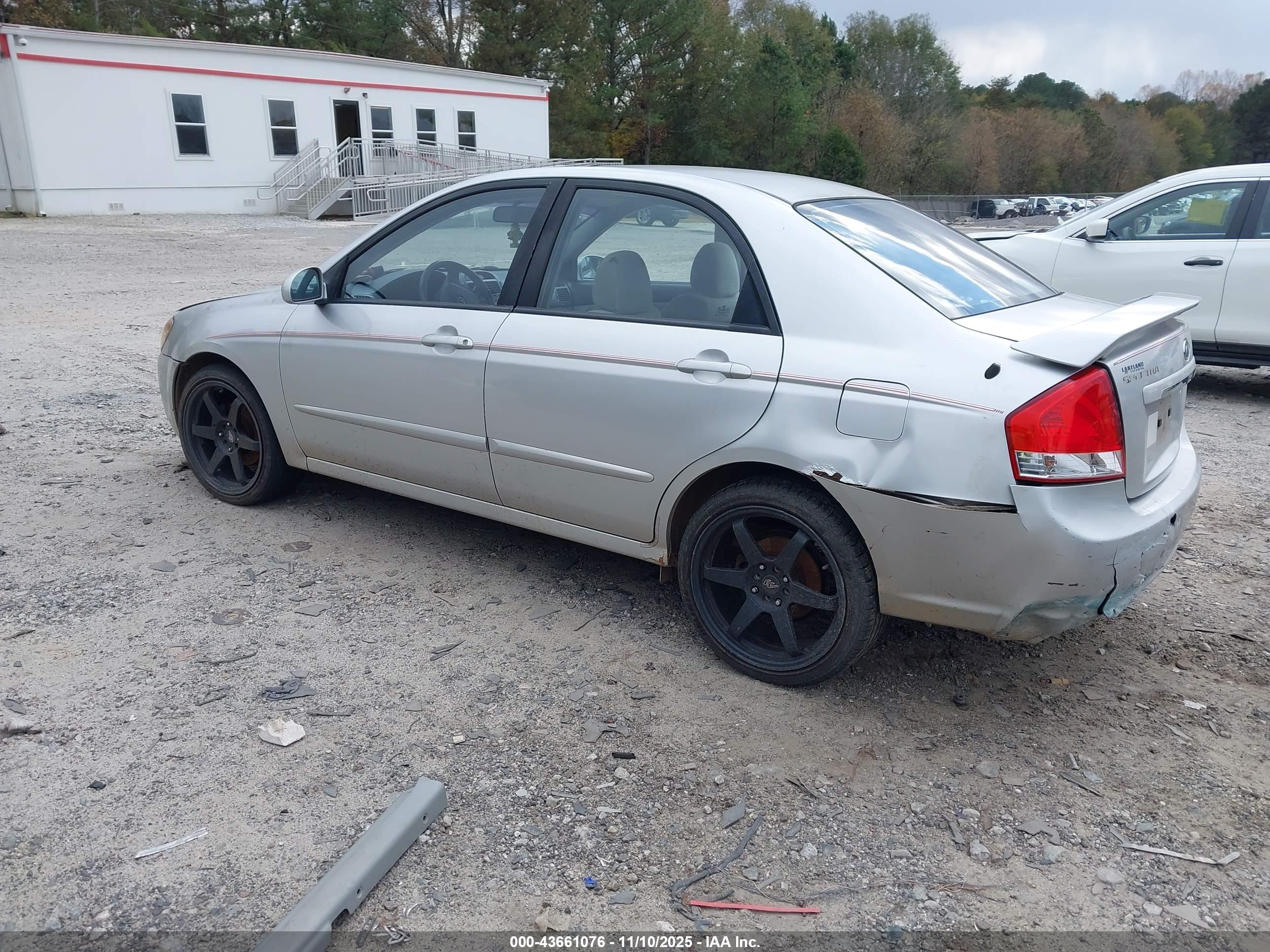 KIA SPECTRA image 3