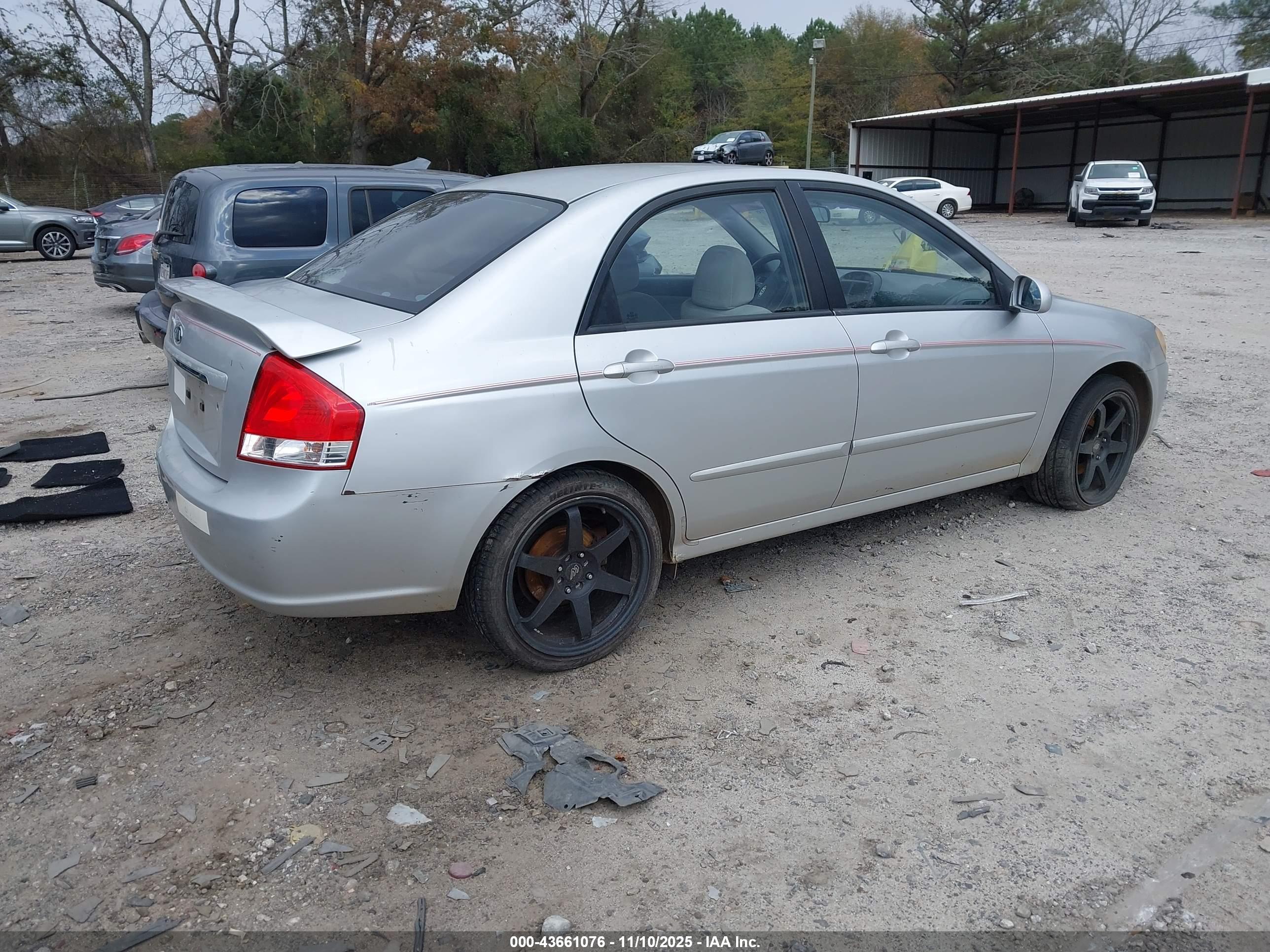 KIA SPECTRA image 4