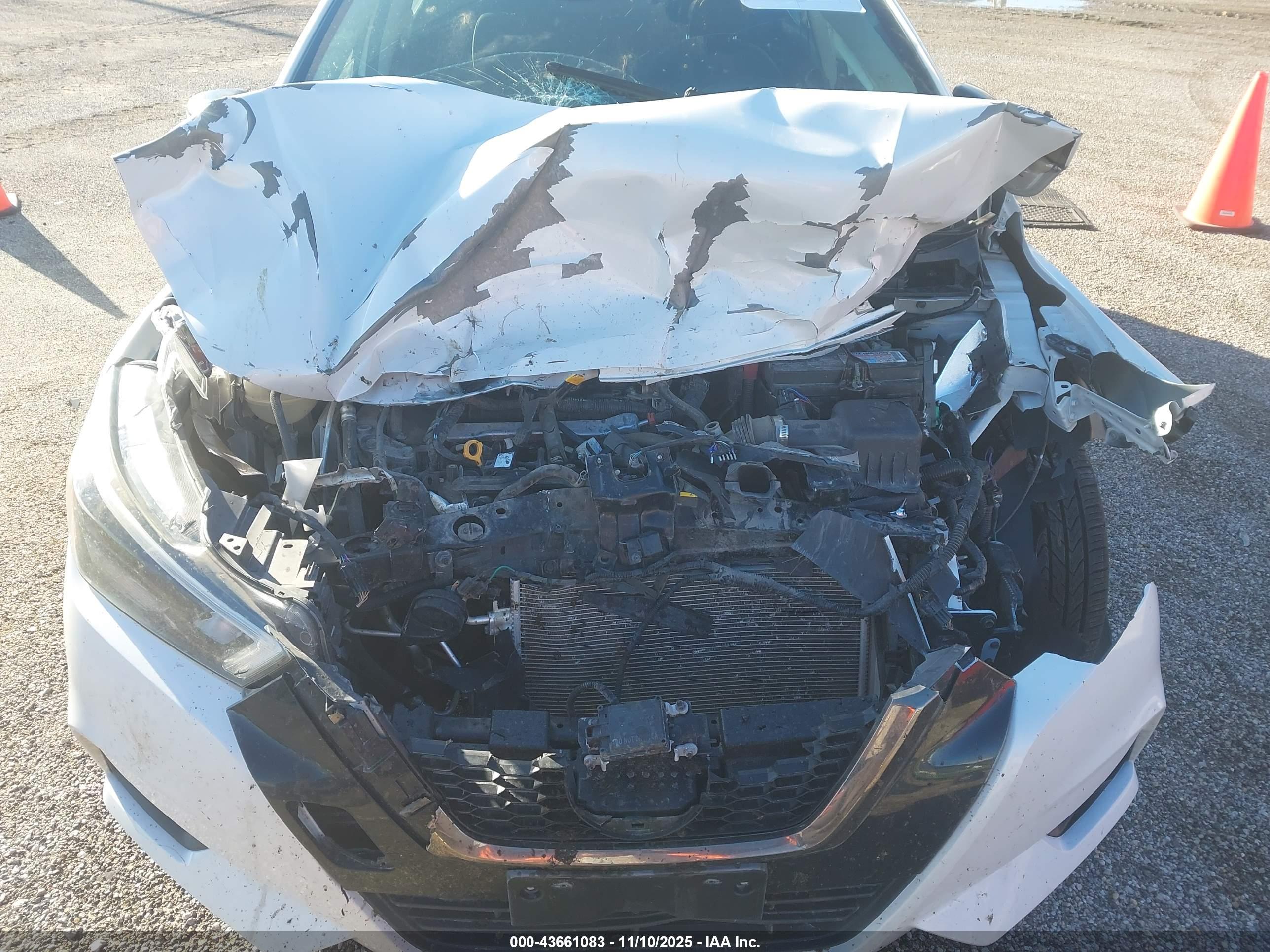 NISSAN VERSA image 10