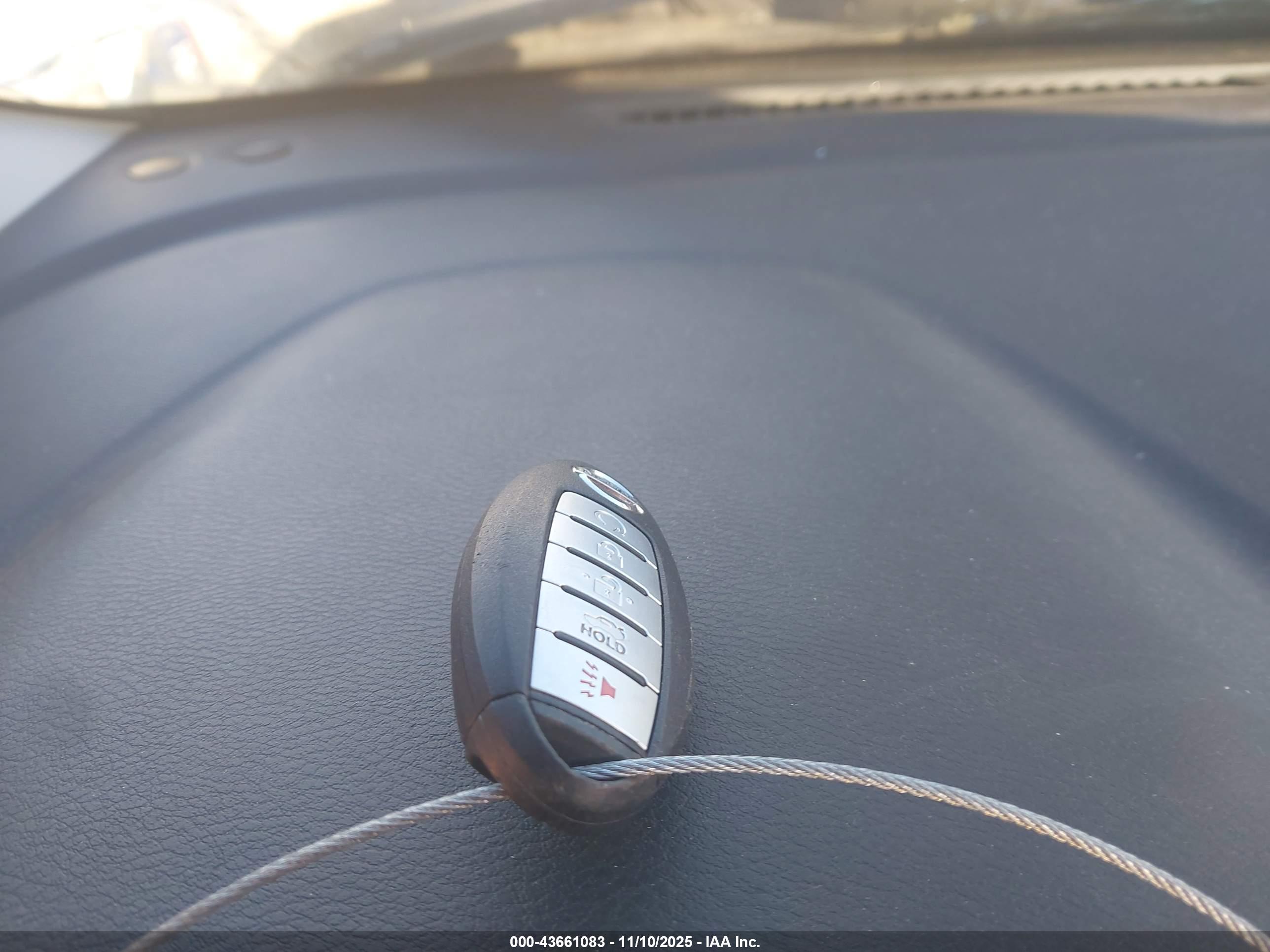 NISSAN VERSA image 11