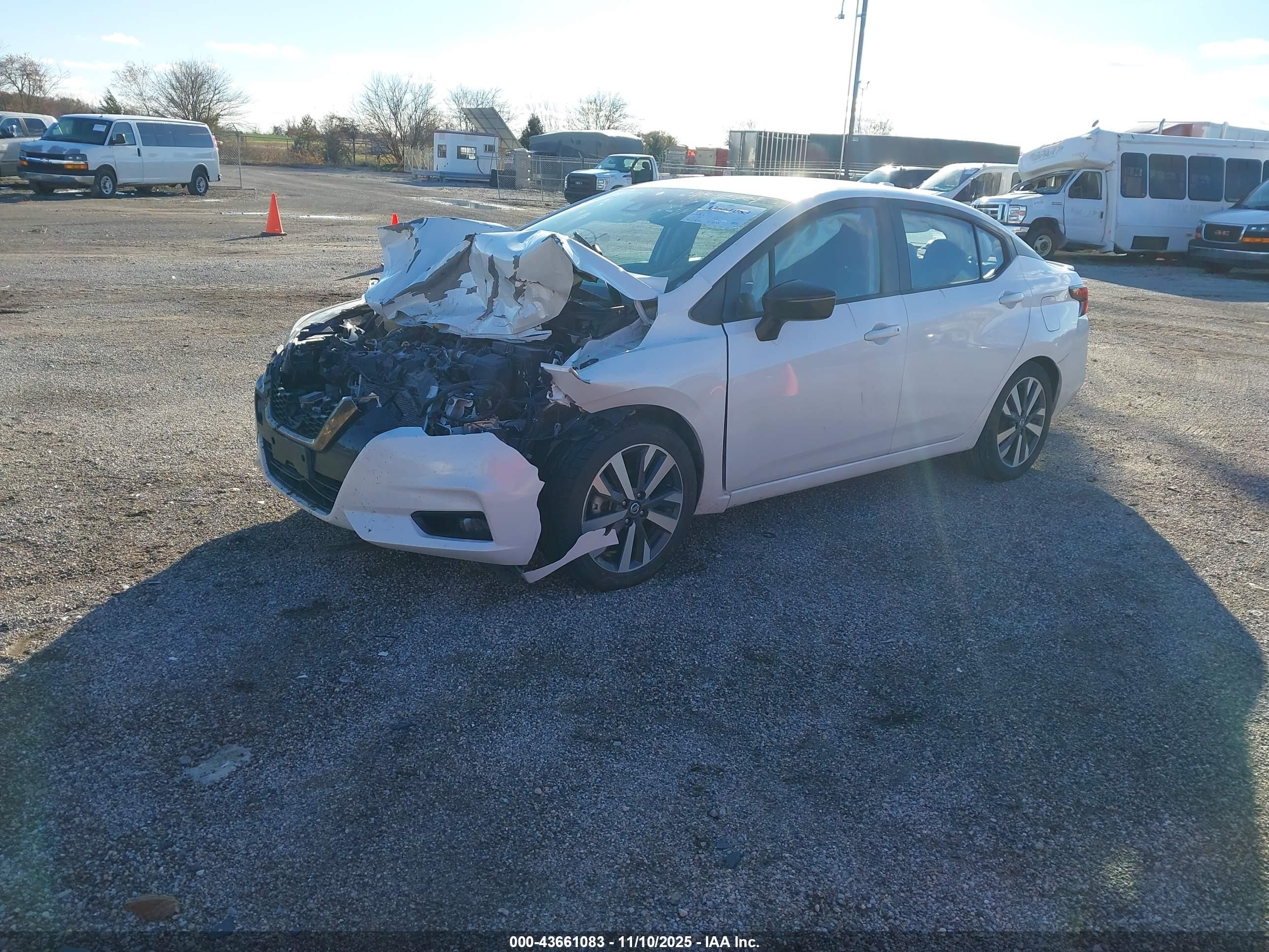 NISSAN VERSA image 2