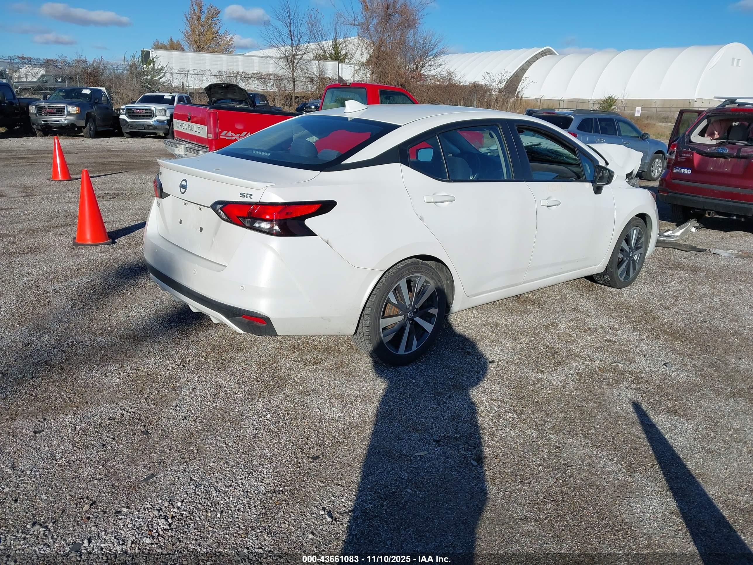 NISSAN VERSA image 4