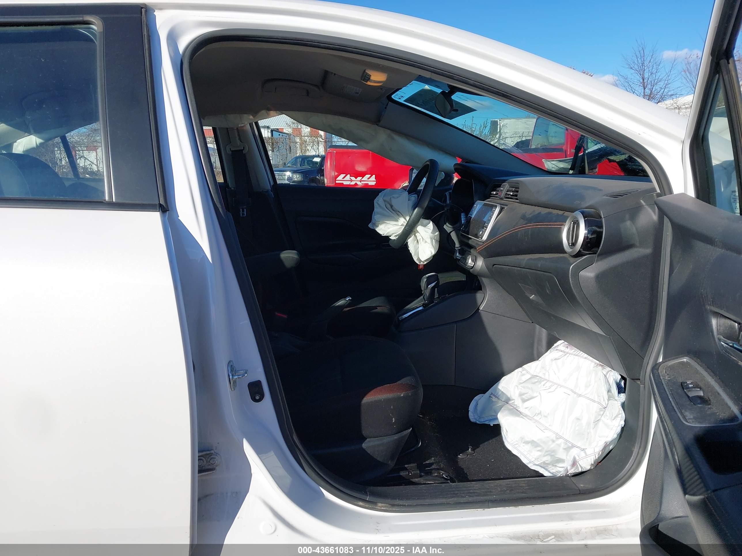 NISSAN VERSA image 5
