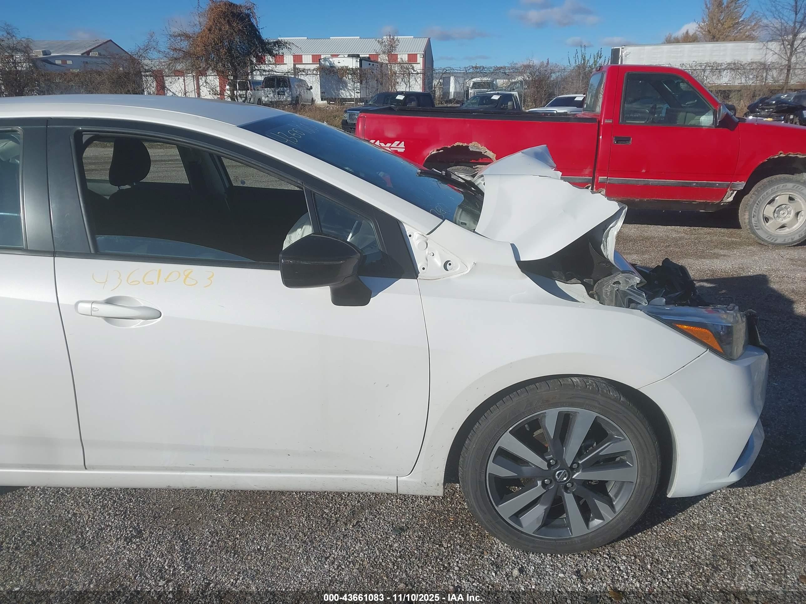 NISSAN VERSA image 6