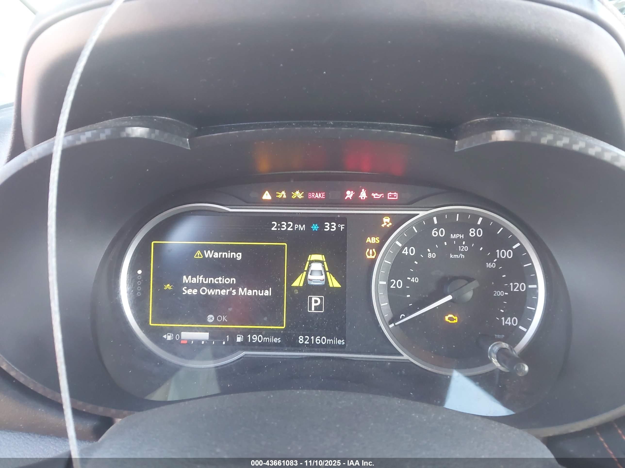 NISSAN VERSA image 7