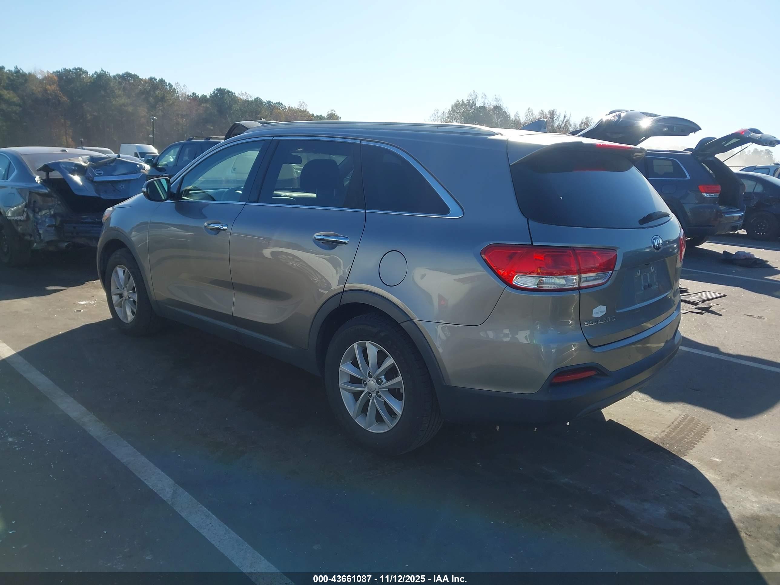 KIA SORENTO image 3