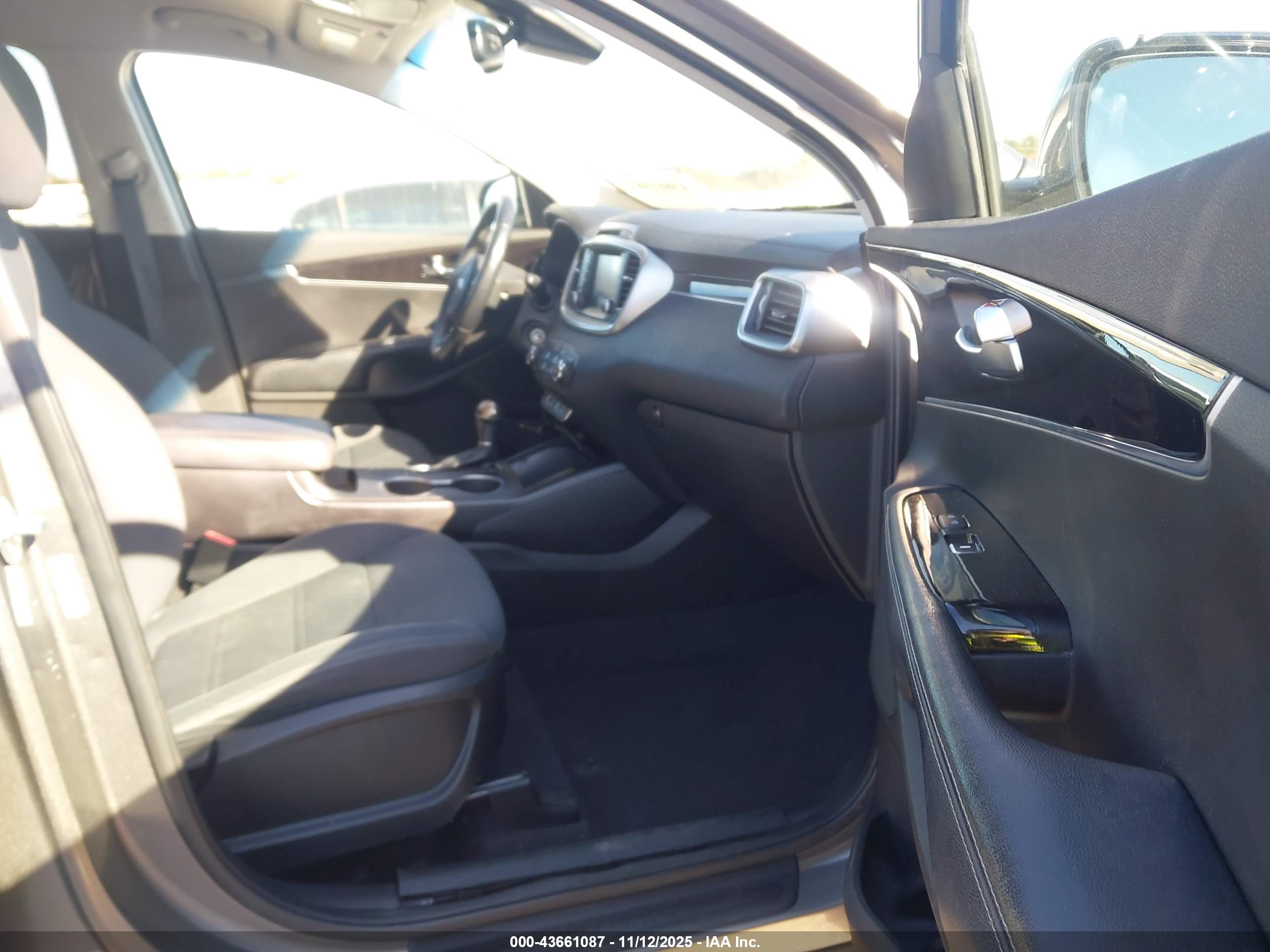 KIA SORENTO image 5