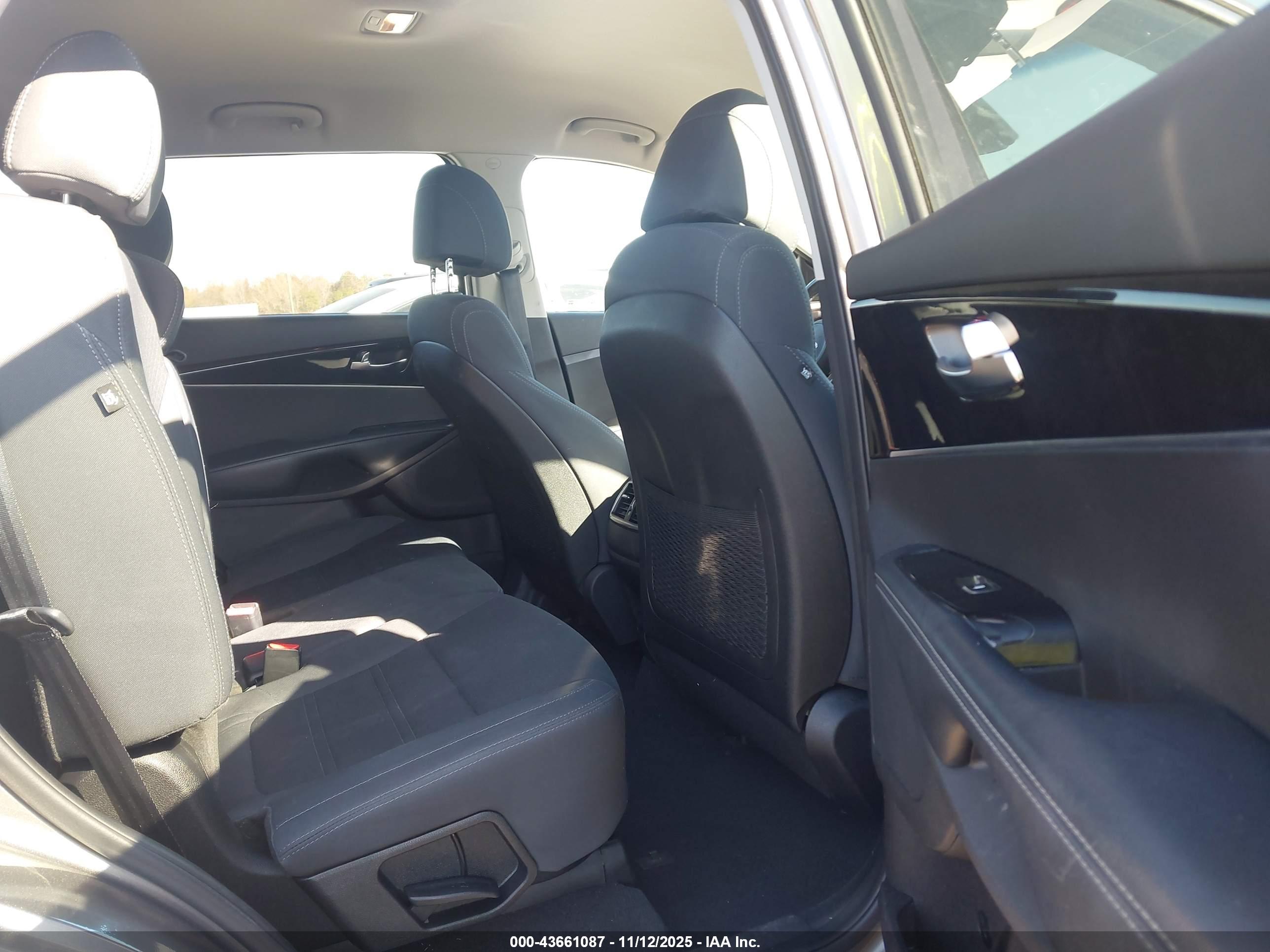 KIA SORENTO image 8