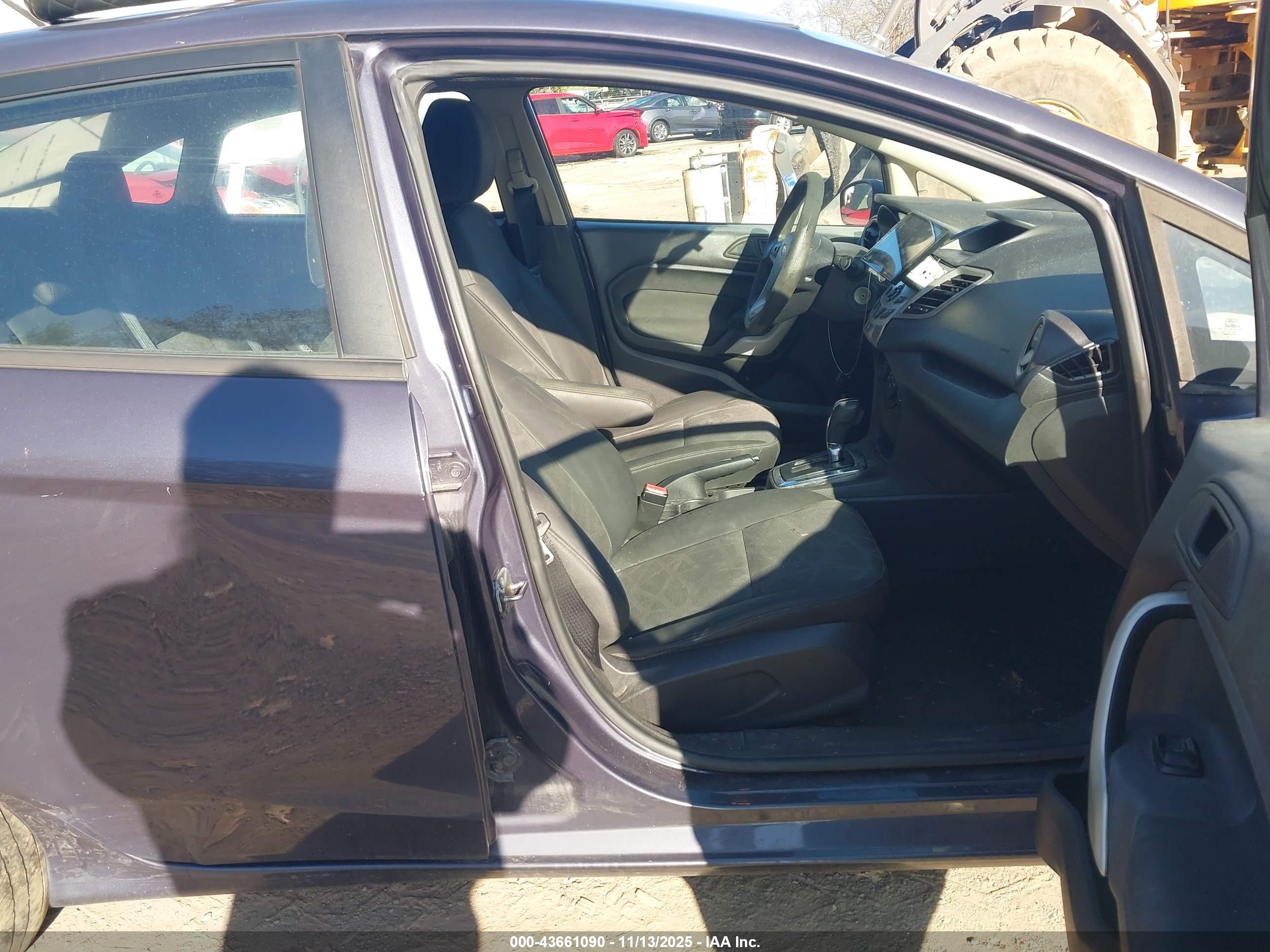 FORD FIESTA image 5