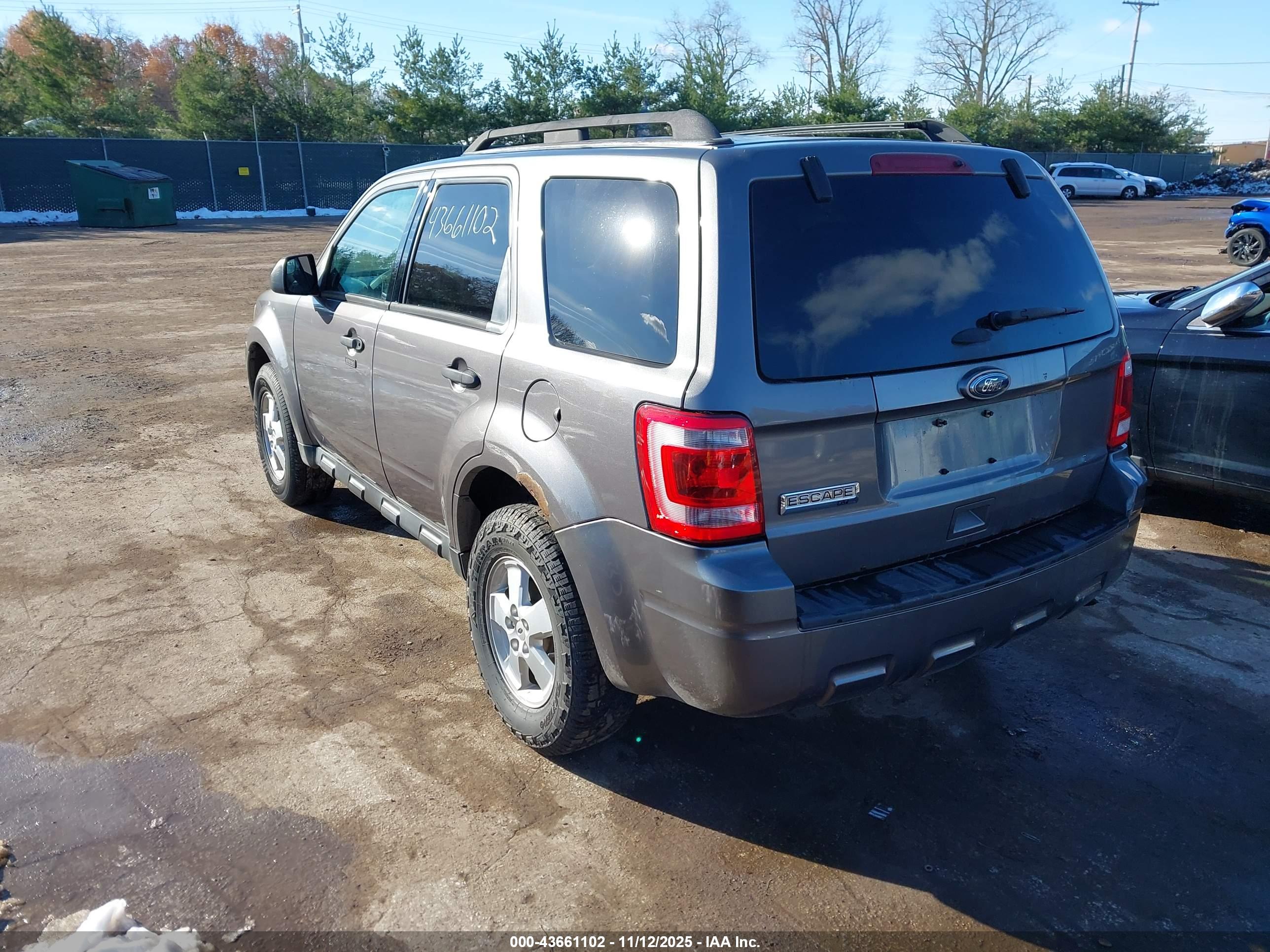FORD ESCAPE image 3