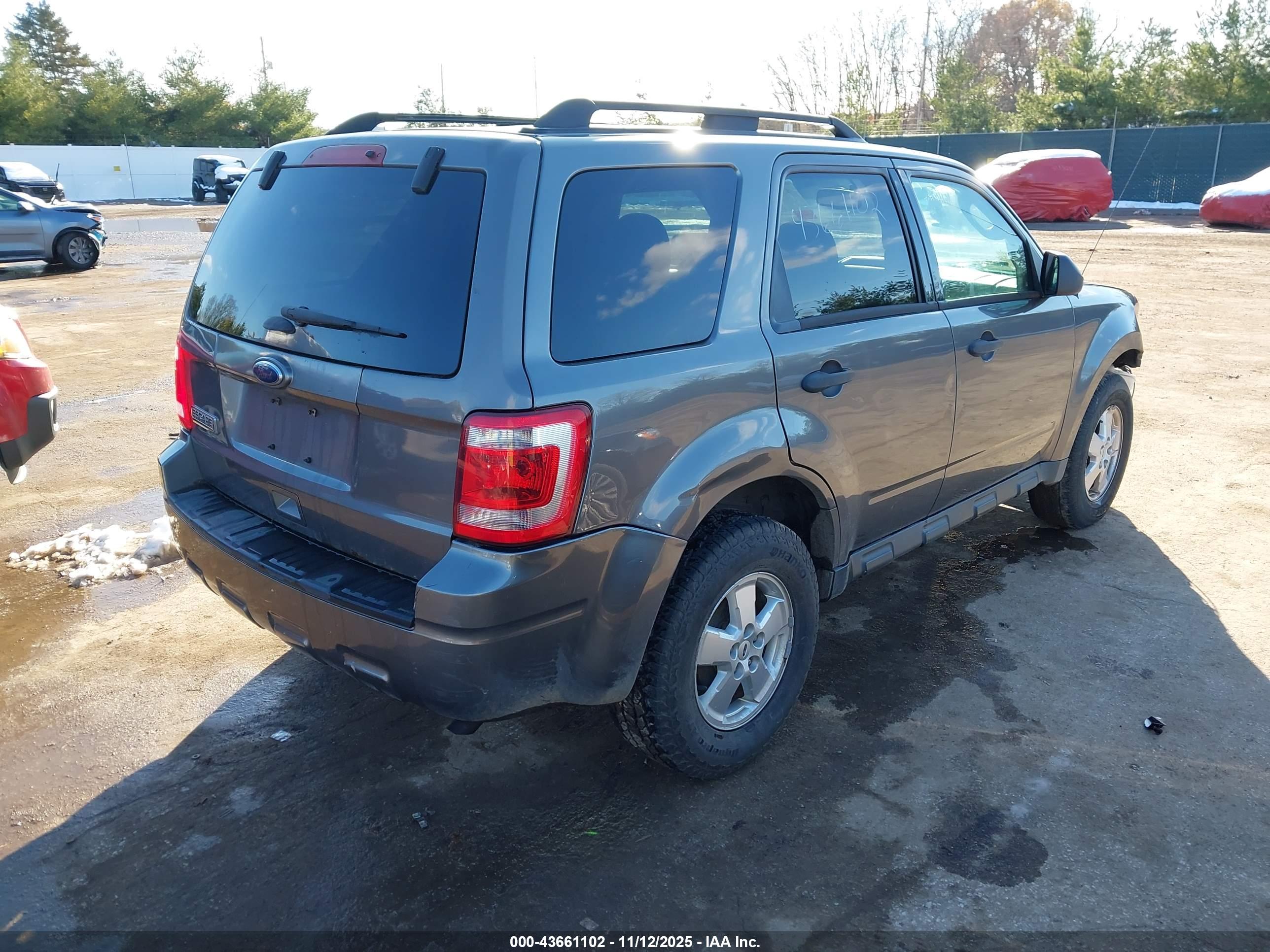 FORD ESCAPE image 4