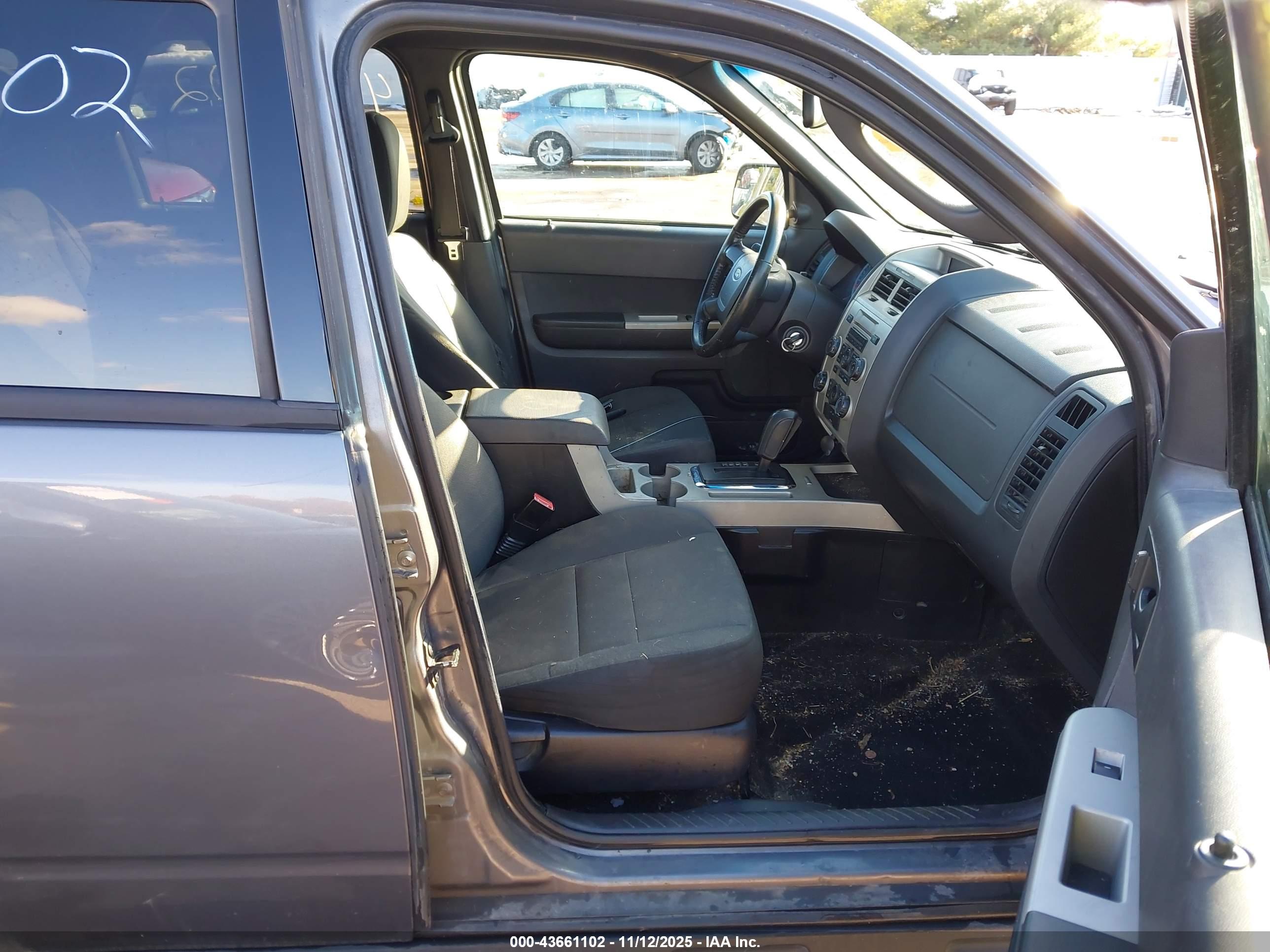 FORD ESCAPE image 5