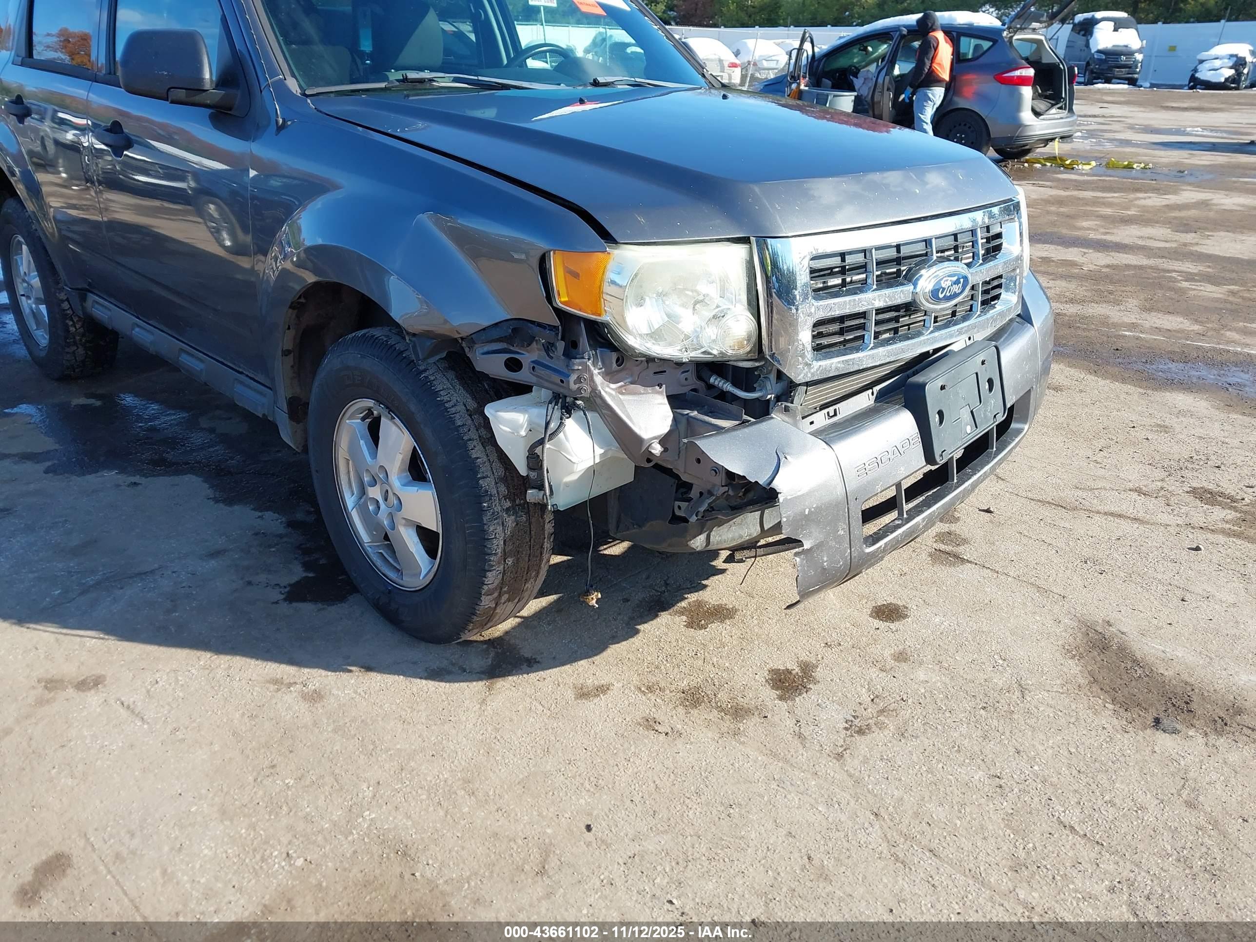 FORD ESCAPE image 6