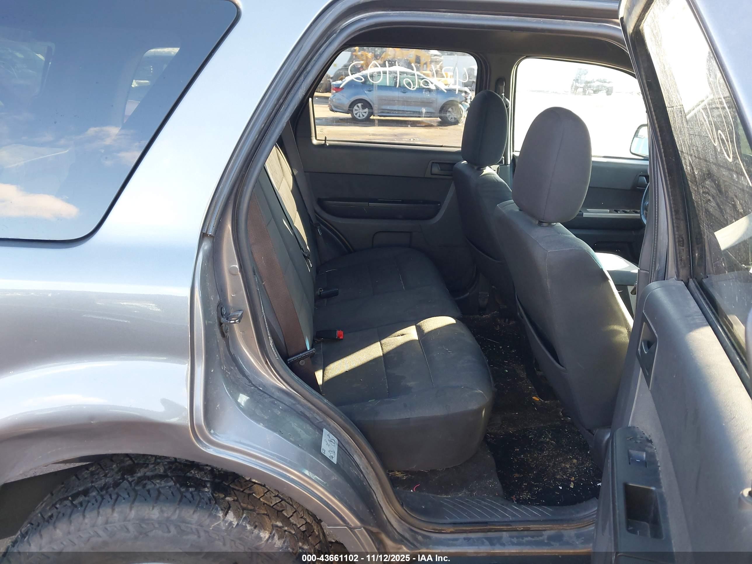 FORD ESCAPE image 8