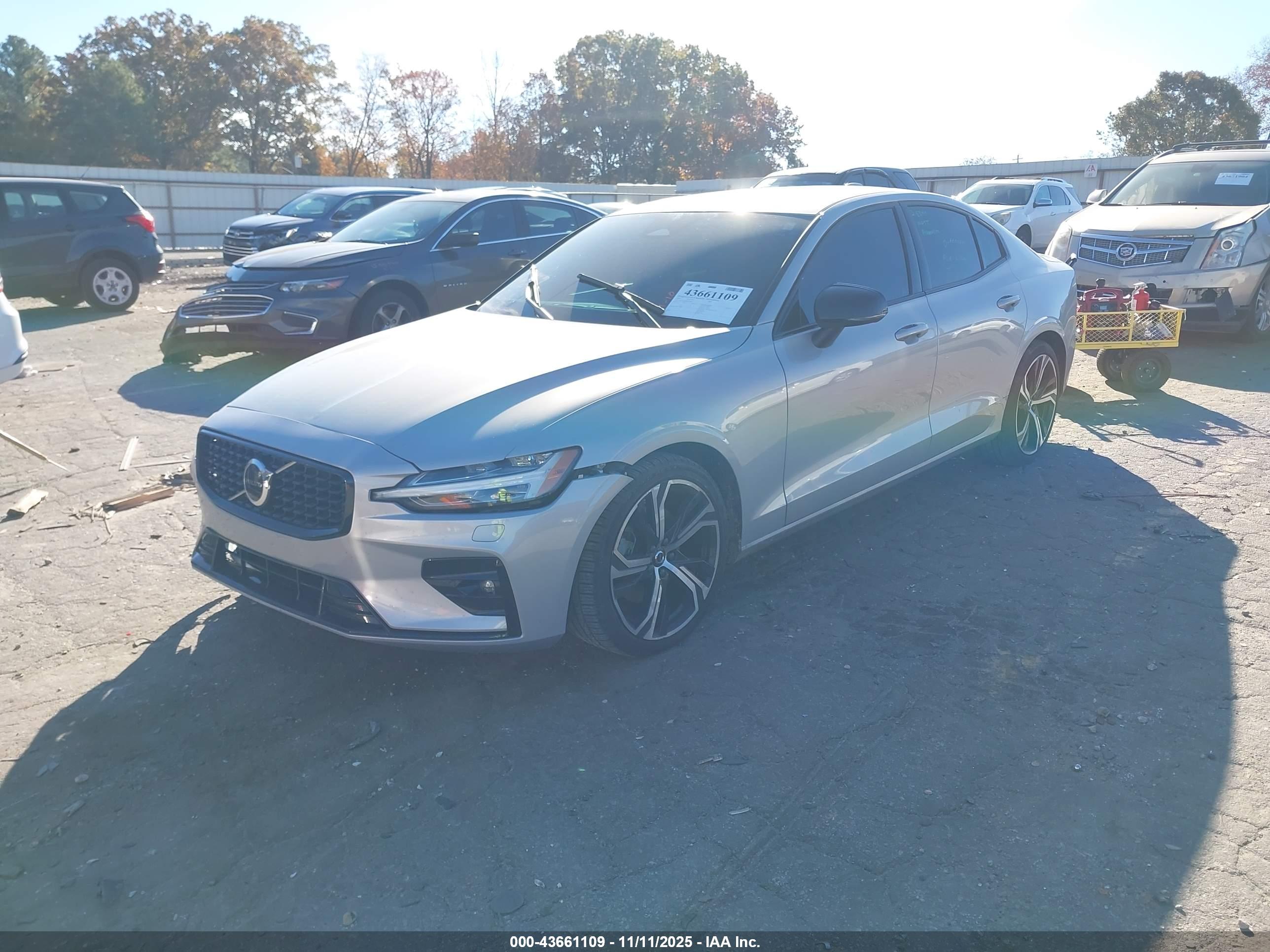 VOLVO S60 image 2