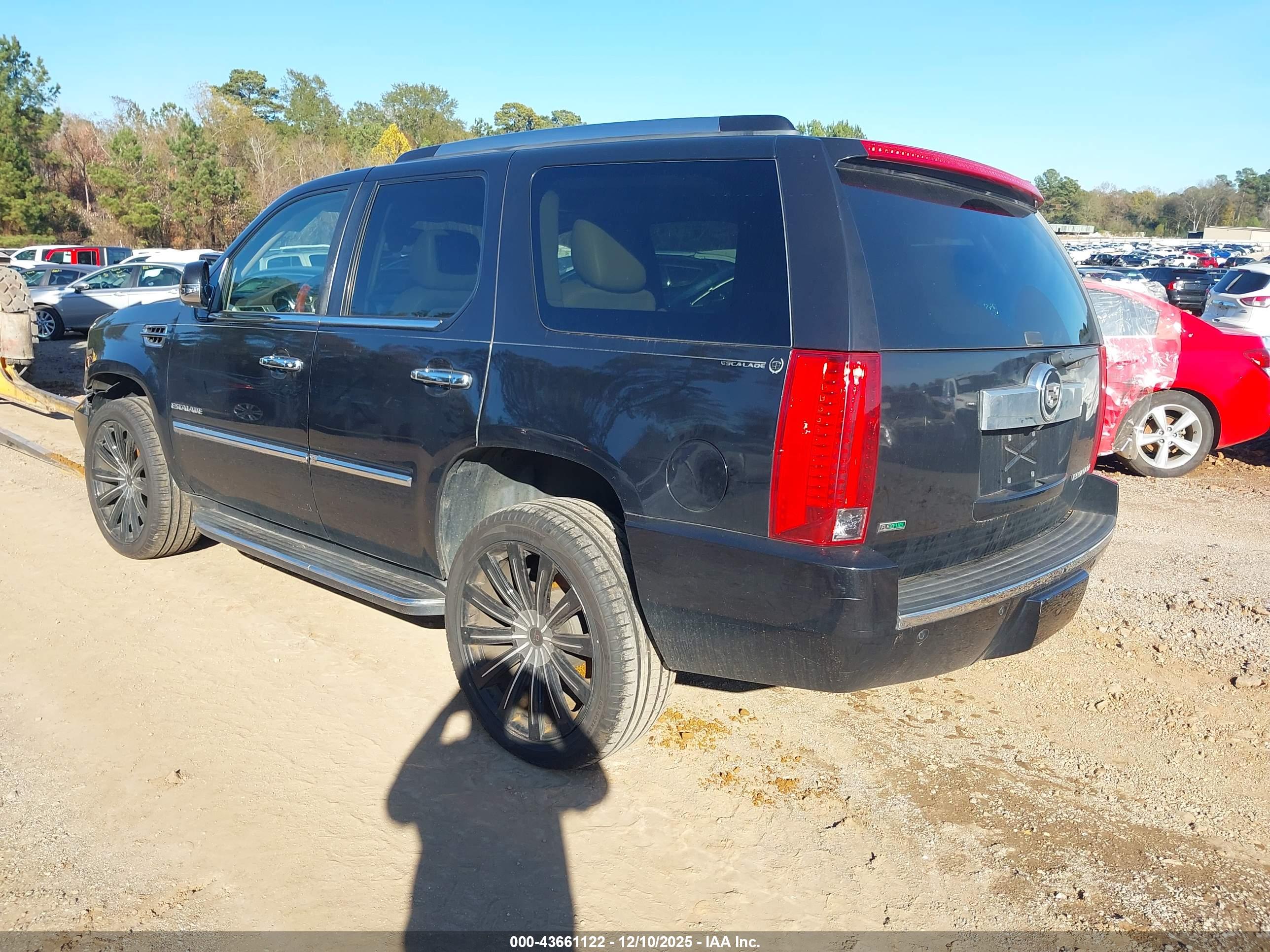 CADILLAC ESCALADE image 3