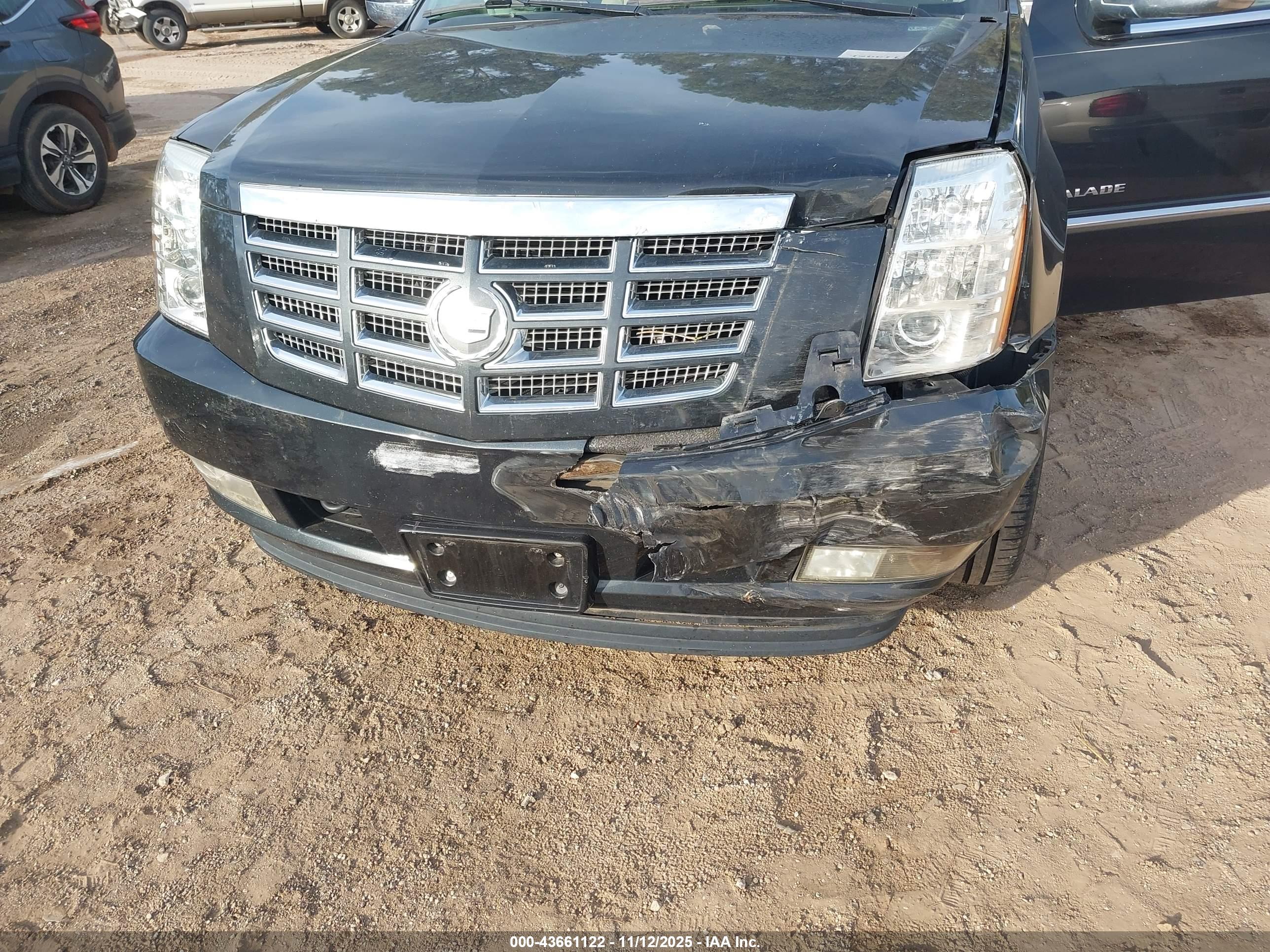 CADILLAC ESCALADE image 6