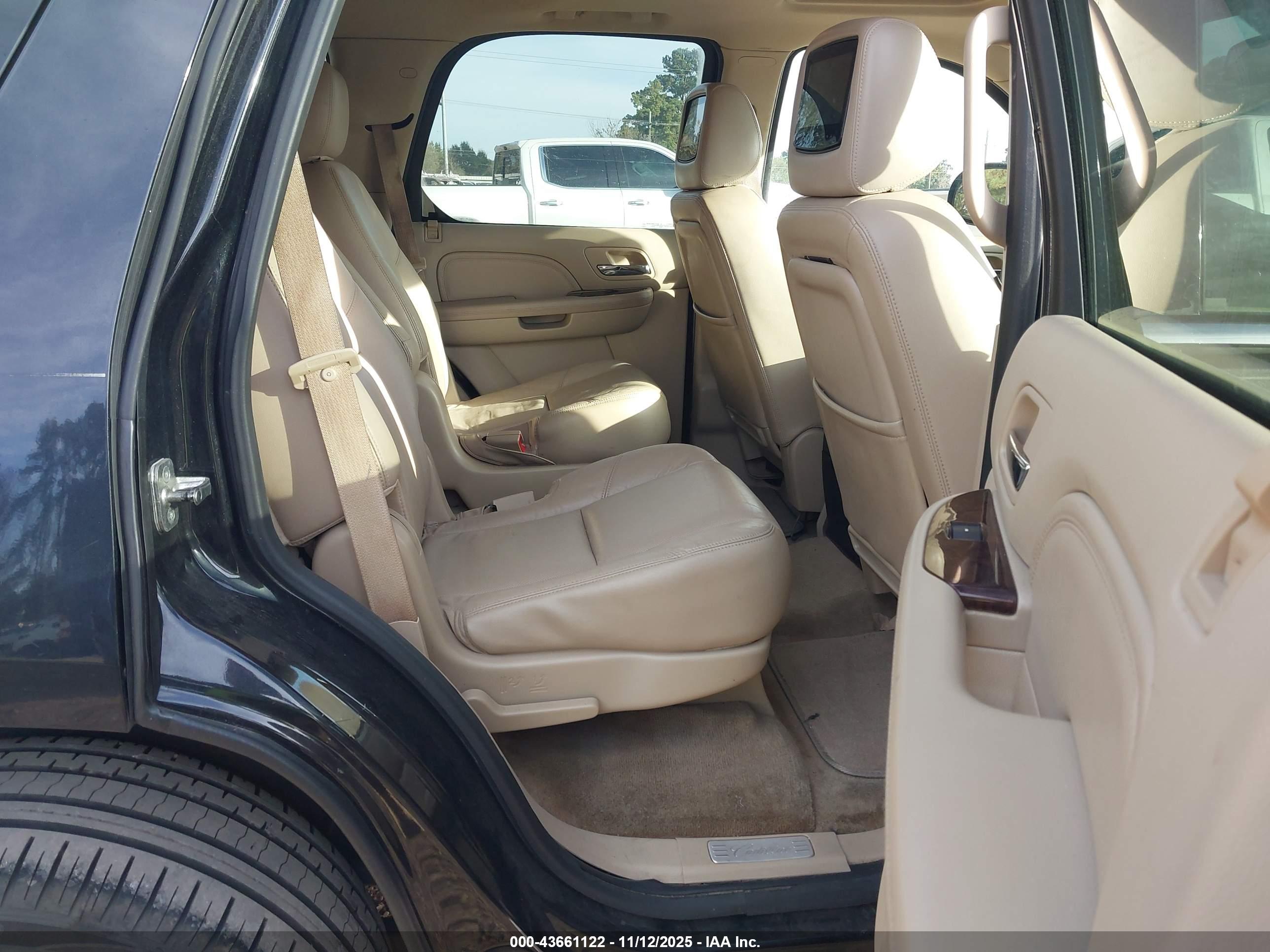 CADILLAC ESCALADE image 8